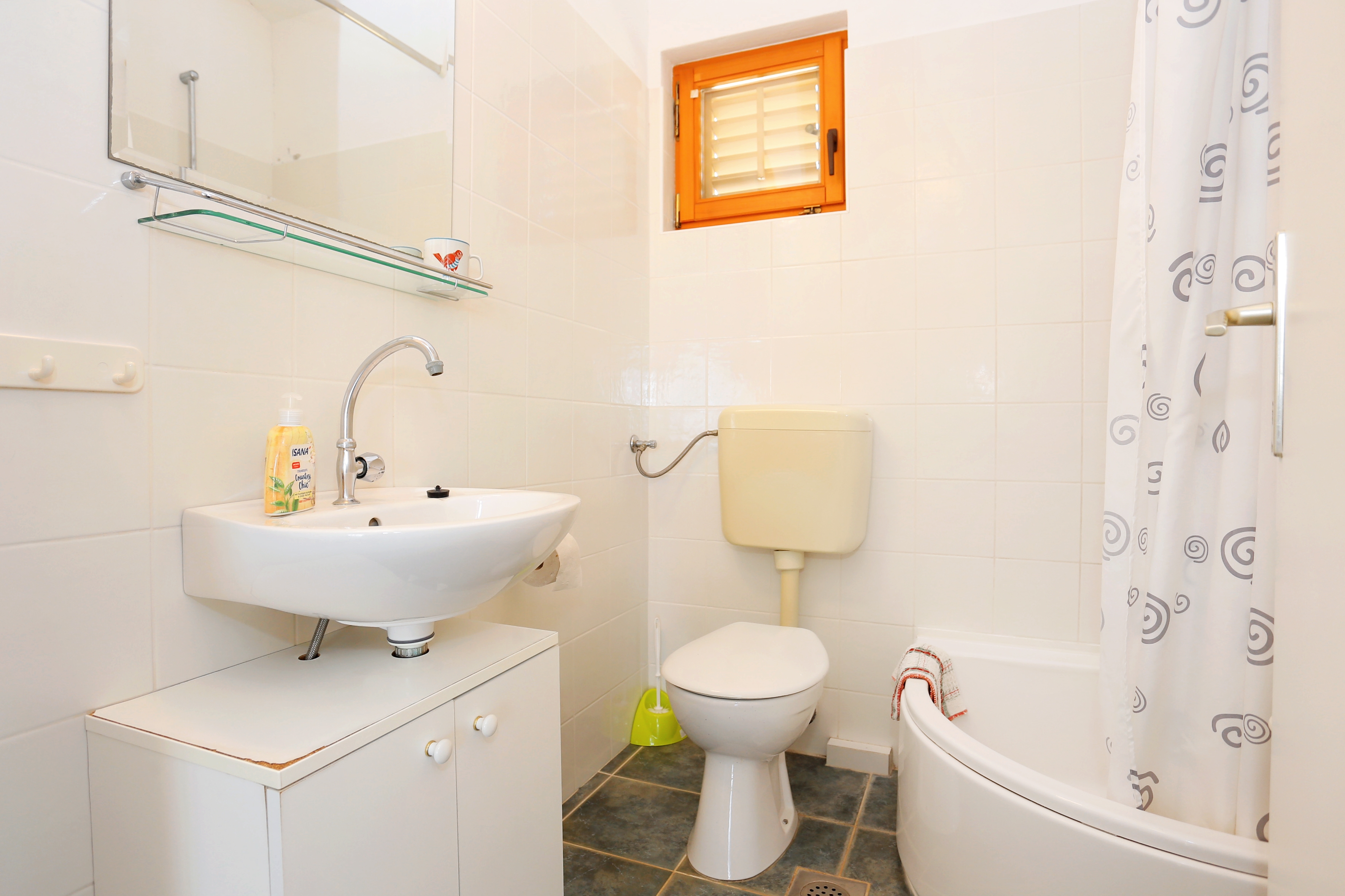 Two bedroom apartment with balcony and sea view Sevid, Trogir  A-a