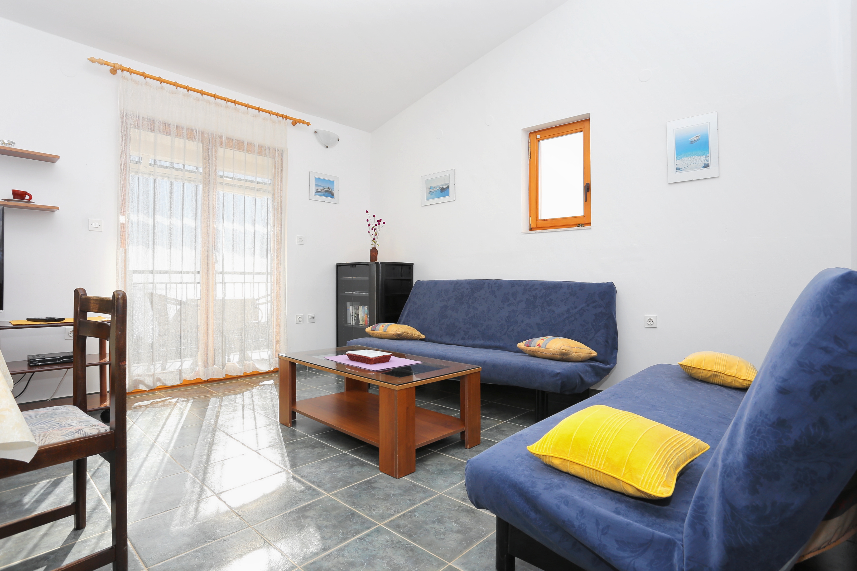Two bedroom apartment with balcony and sea view Sevid, Trogir (A-2044-a) Two bedroom apartment with balcony and sea view Sevid, Trogir (A-2044-a)