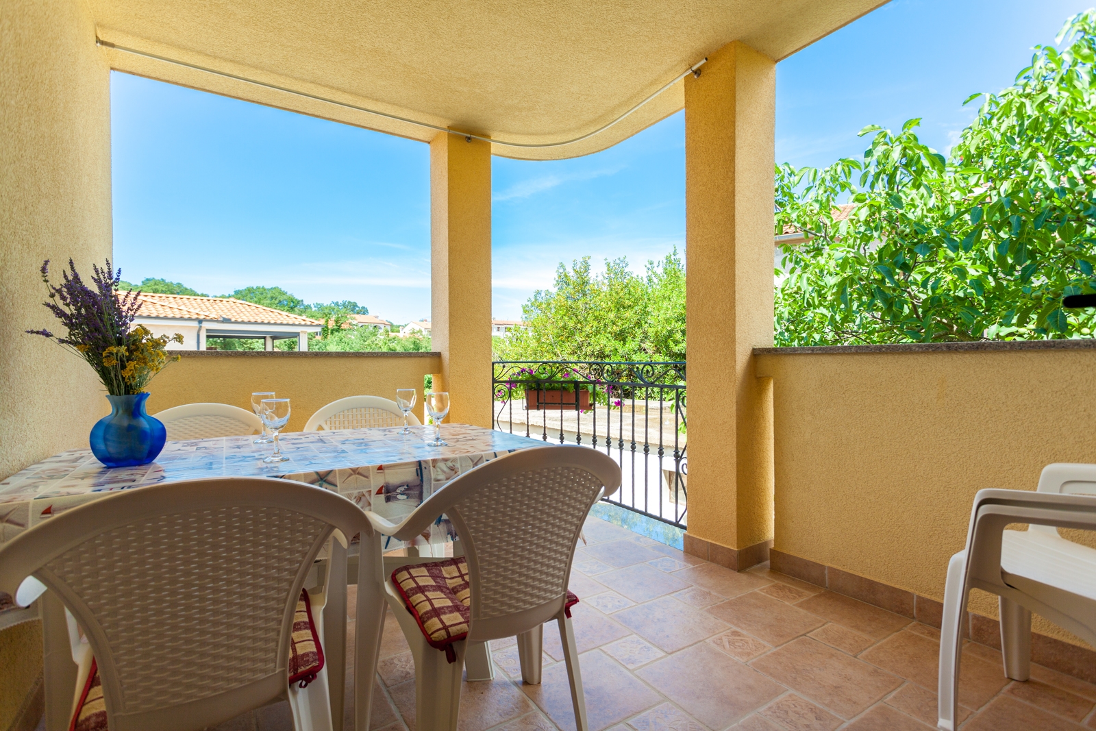 Two bedroom apartment with terrace Porat, Krk  A-a