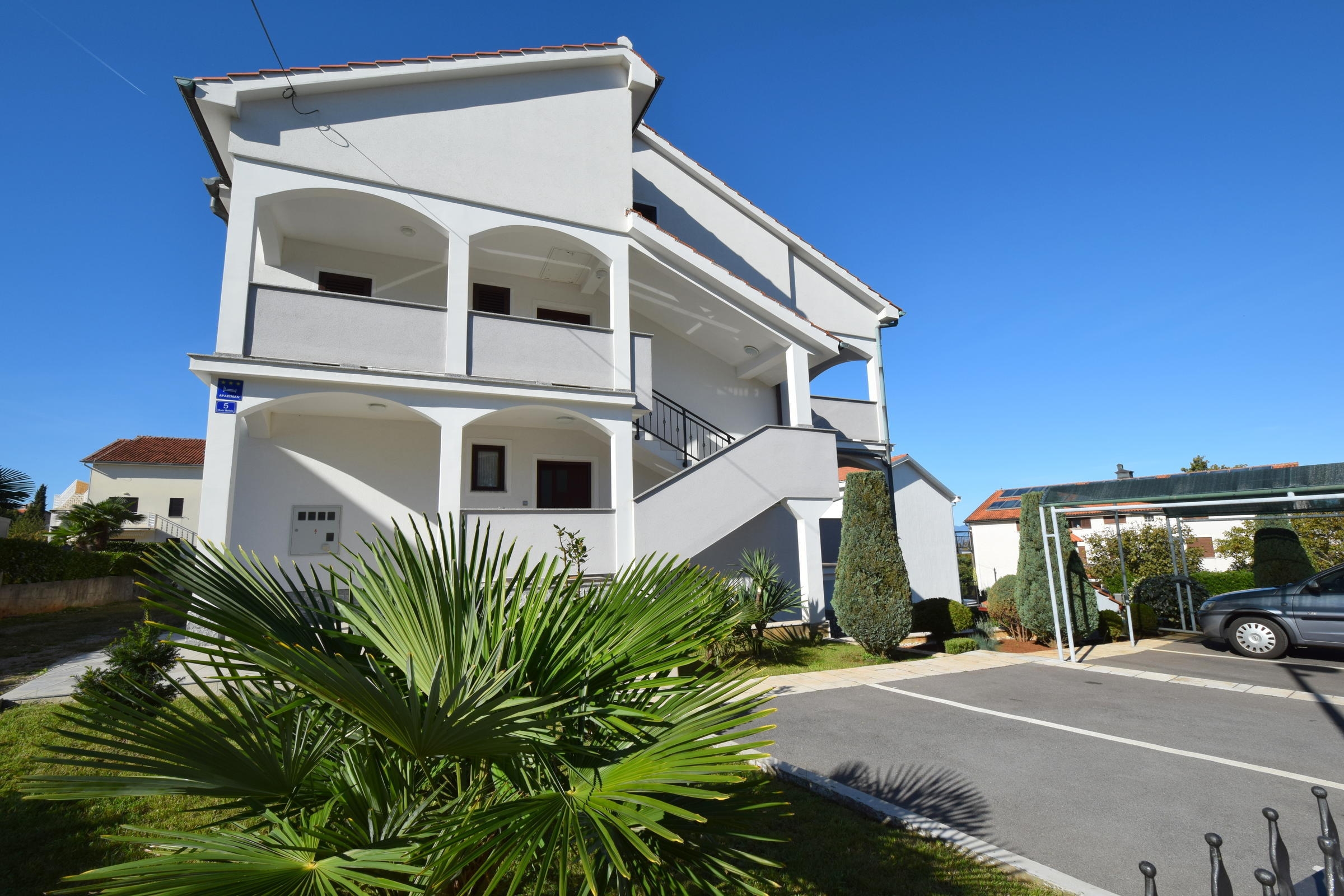 Three bedroom apartment with terrace Njivice, Krk (A-20443-a) Three bedroom apartment with terrace Njivice, Krk (A-20443-a)