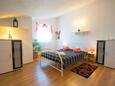 Porat, Obývací pokoj v ubytování typu apartment, s klimatizací a WiFi.