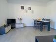 Porat, Living room in the apartment, air condition available and WiFi.