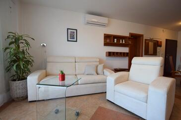 Malinska, Гостиная в размещении типа apartment, доступный кондиционер и WiFi.