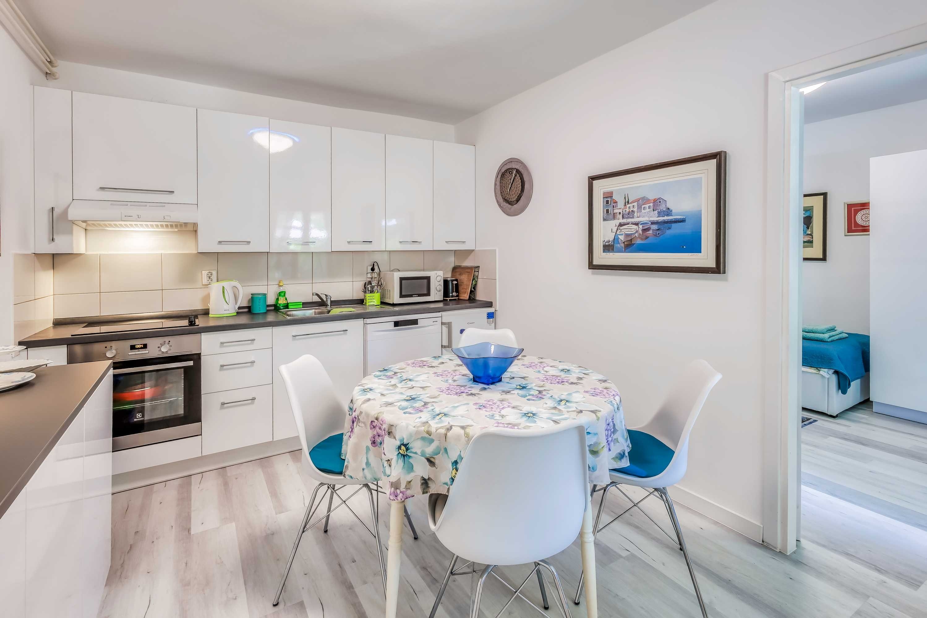 Two bedroom apartment with terrace Njivice, Krk (A-20453-a)