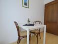 Malinska, Dining room in the studio-apartment, WiFi.