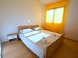 Спальня 1 Njivice, Спальня 1 в размещении типа apartment, WiFi.