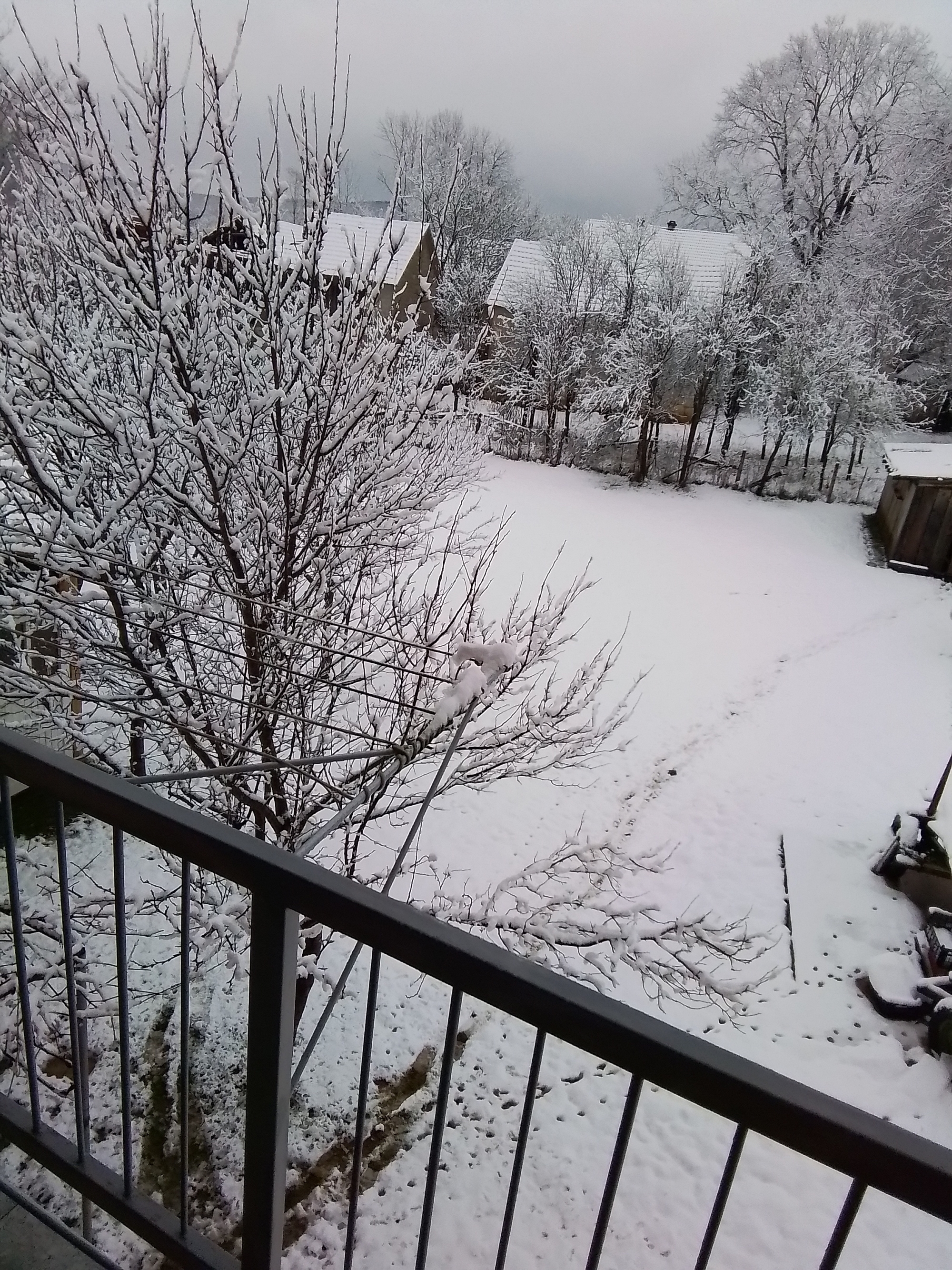 Three bedroom apartment with balcony Plaški, Velebit  A-a