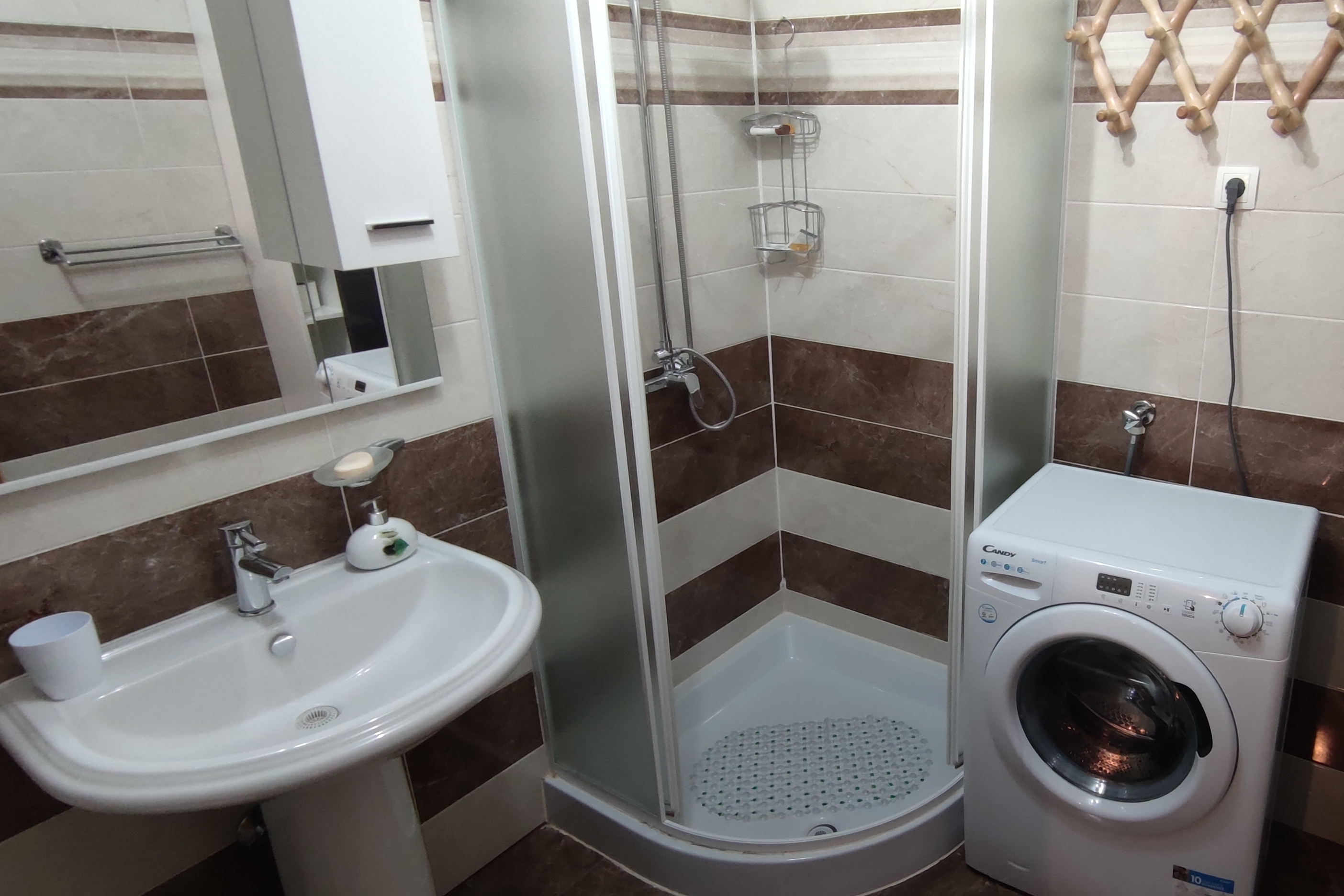 Three bedroom apartment with balcony Plaški, Velebit  A-a