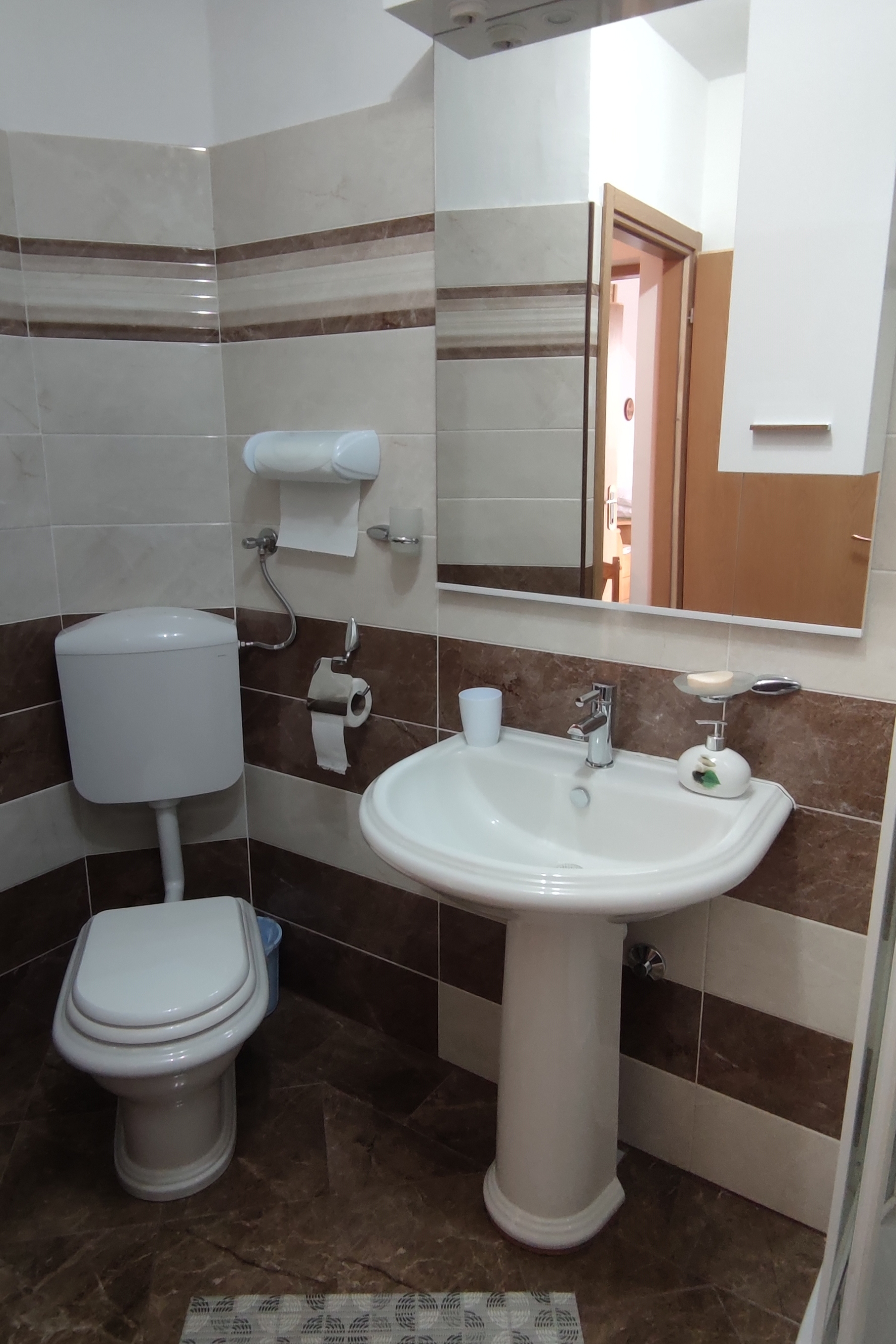 Three bedroom apartment with balcony Plaški, Velebit  A-a
