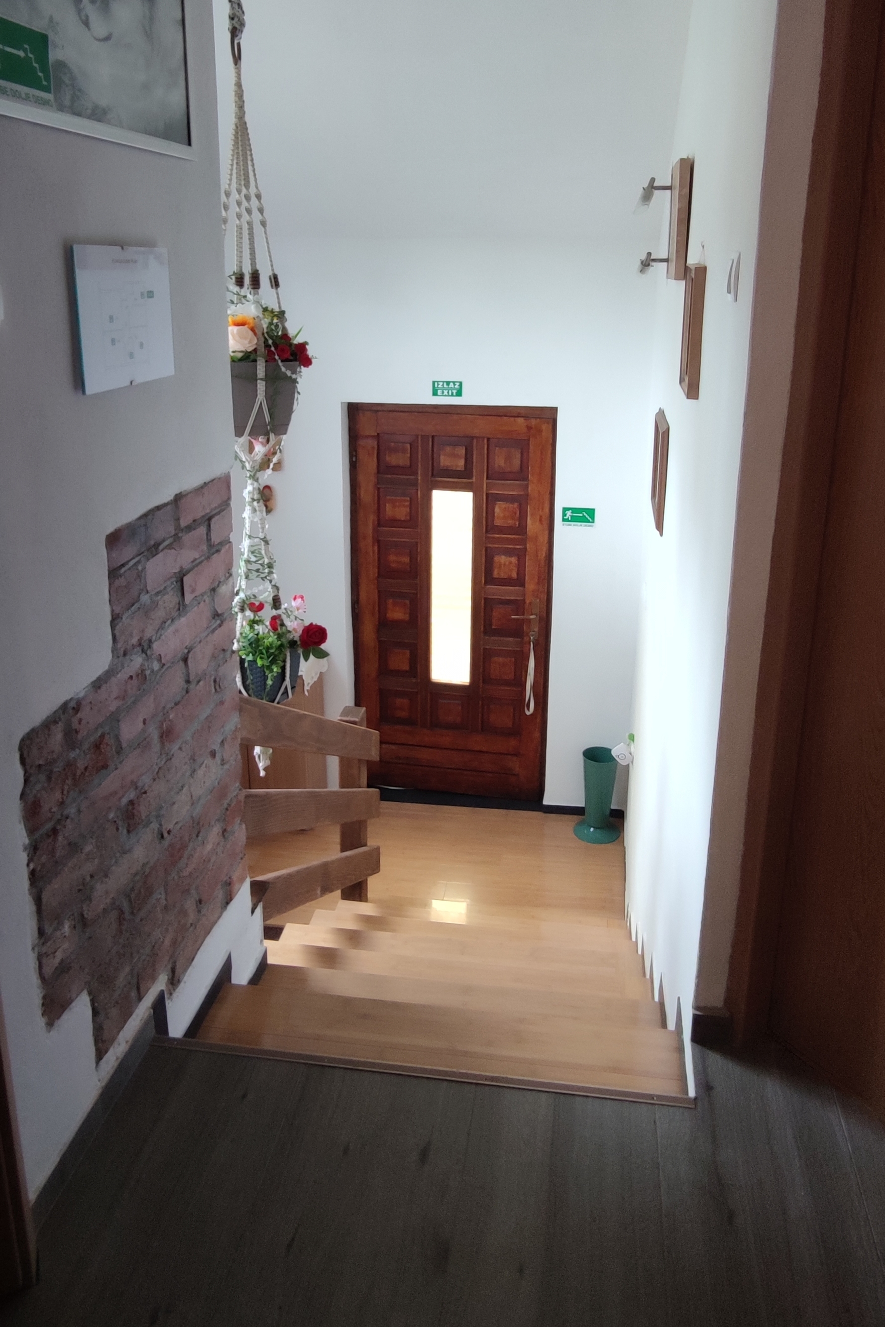 Three bedroom apartment with balcony Plaški, Velebit  A-a