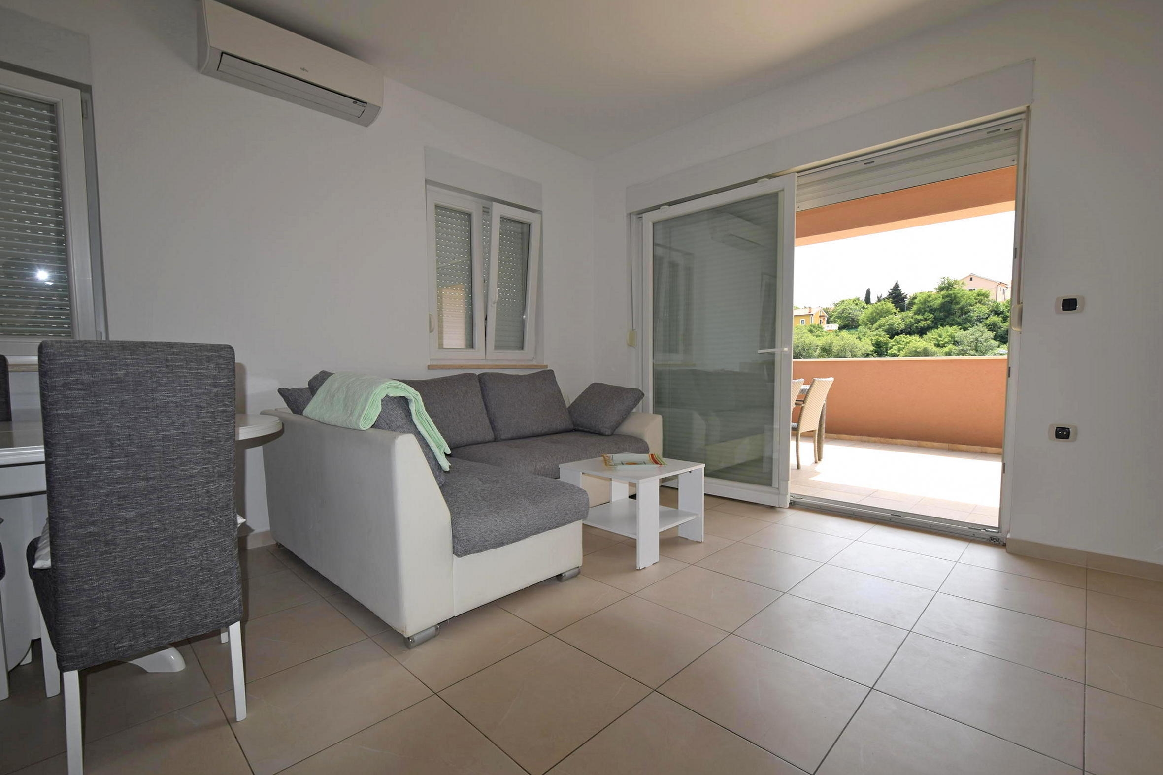 Two bedroom apartment with terrace Omišalj, Krk (A-20467-a)
