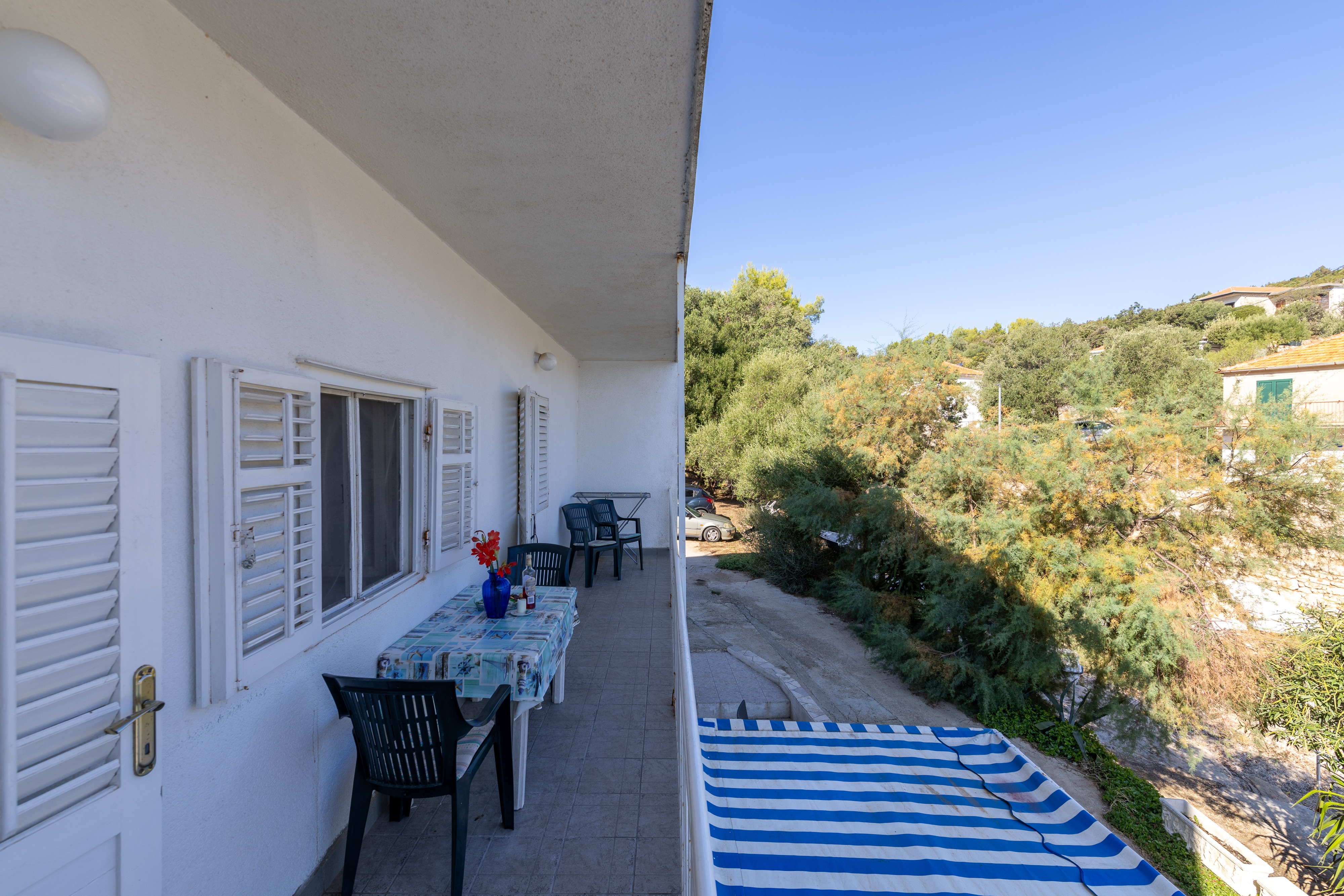 Three bedroom apartment near beach Cove Zarace (Gdinj), Hvar  A-b