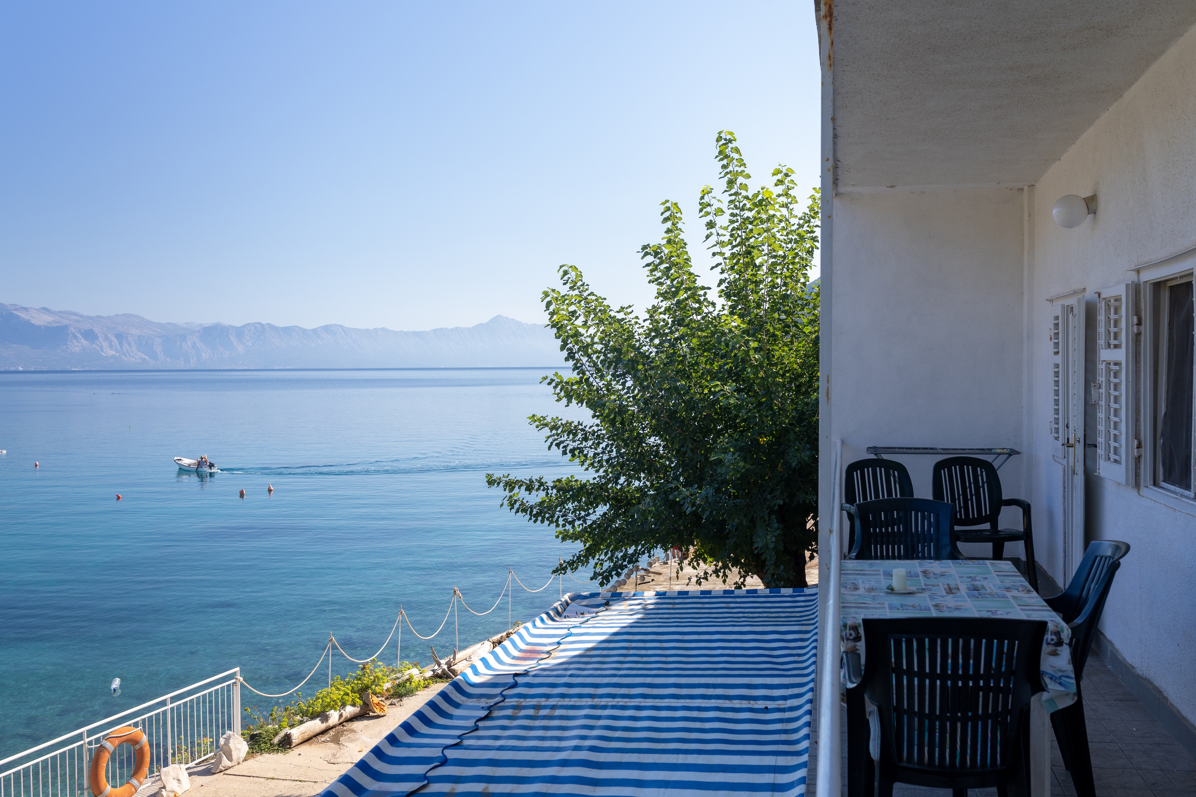 Three bedroom apartment near beach Cove Zarace (Gdinj), Hvar  A-b