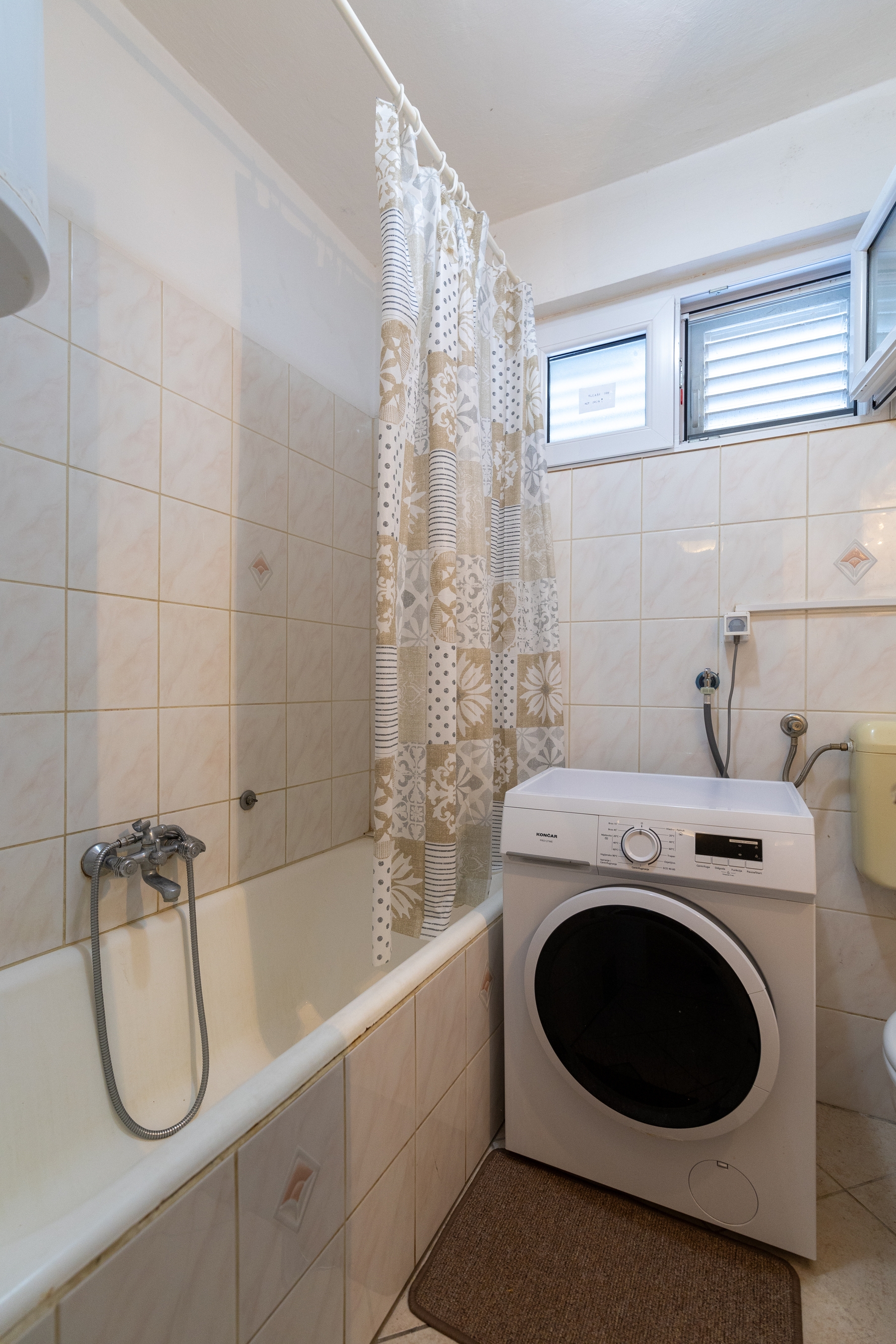 Three bedroom apartment near beach Cove Zarace (Gdinj), Hvar  A-b