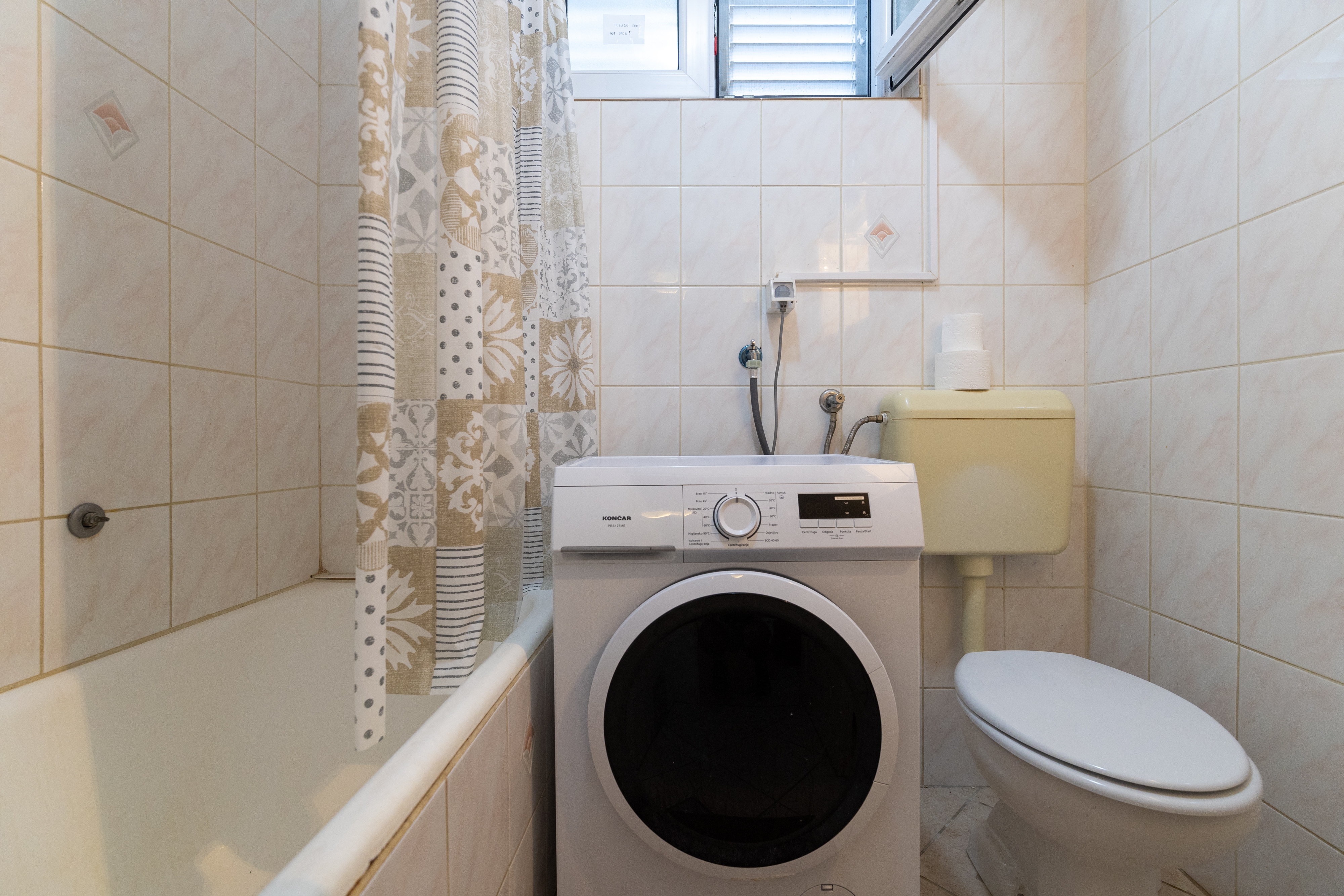 Three bedroom apartment near beach Cove Zarace (Gdinj), Hvar  A-b