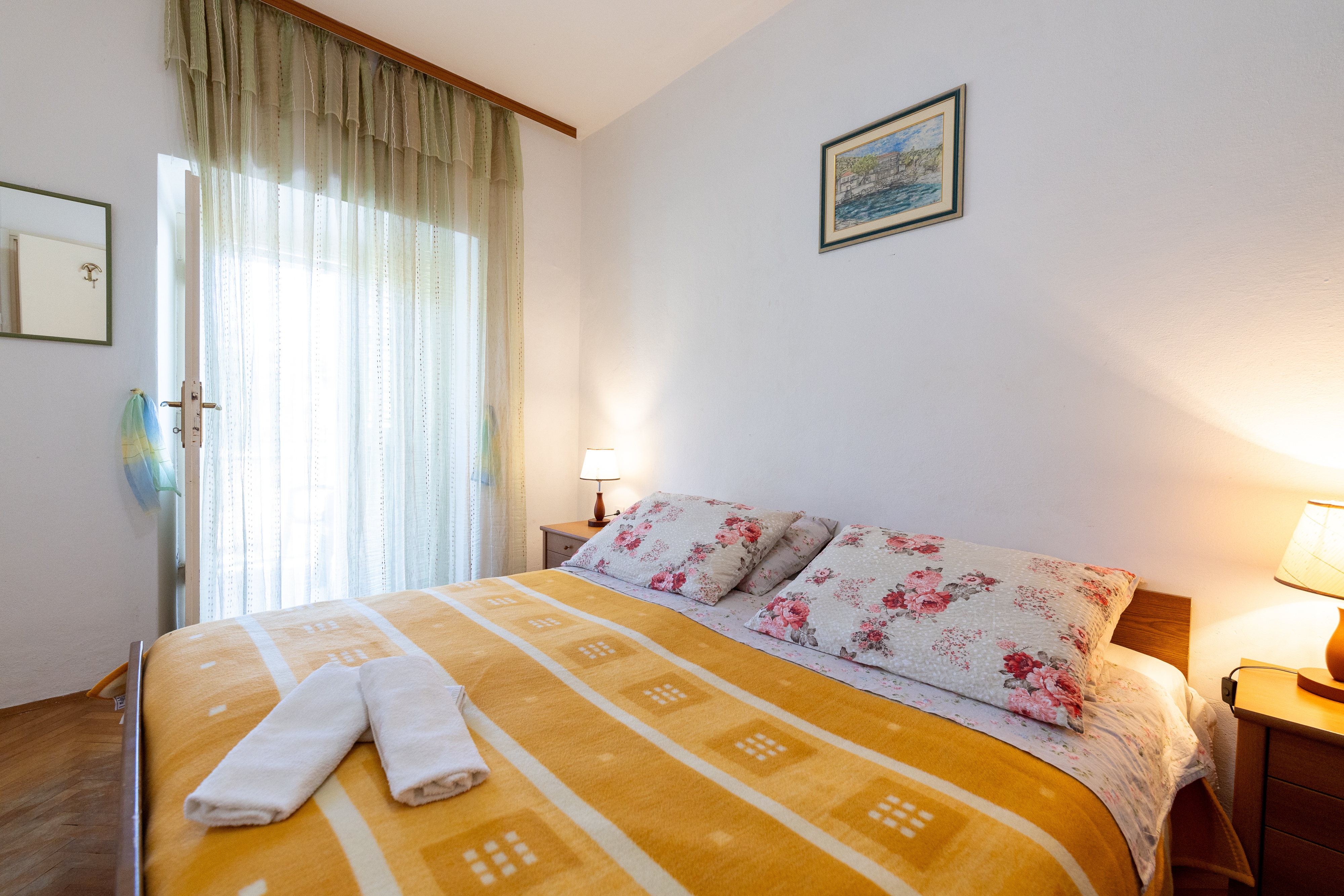 Three bedroom apartment near beach Cove Zarace (Gdinj), Hvar  A-b