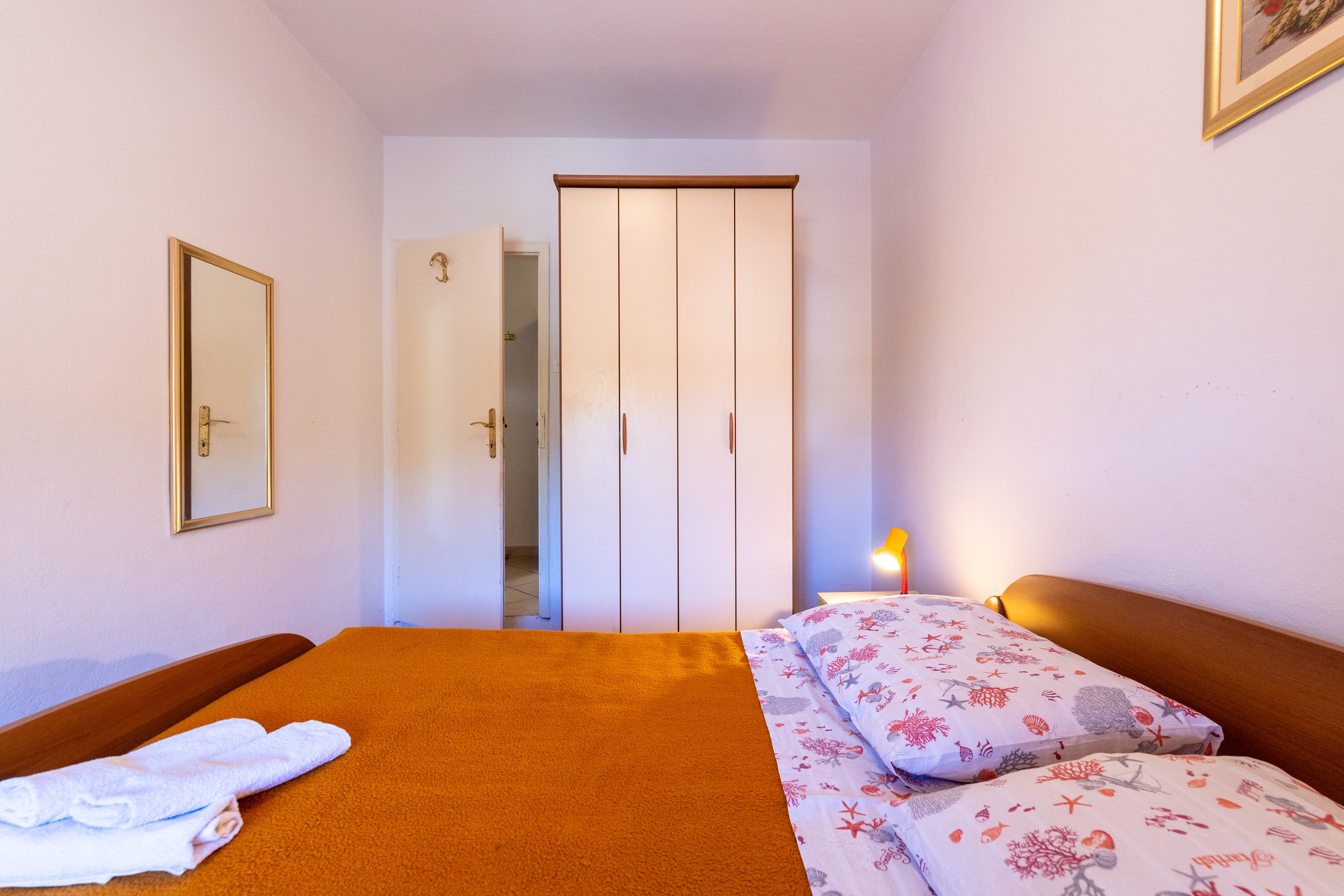 Three bedroom apartment near beach Cove Zarace (Gdinj), Hvar  A-b