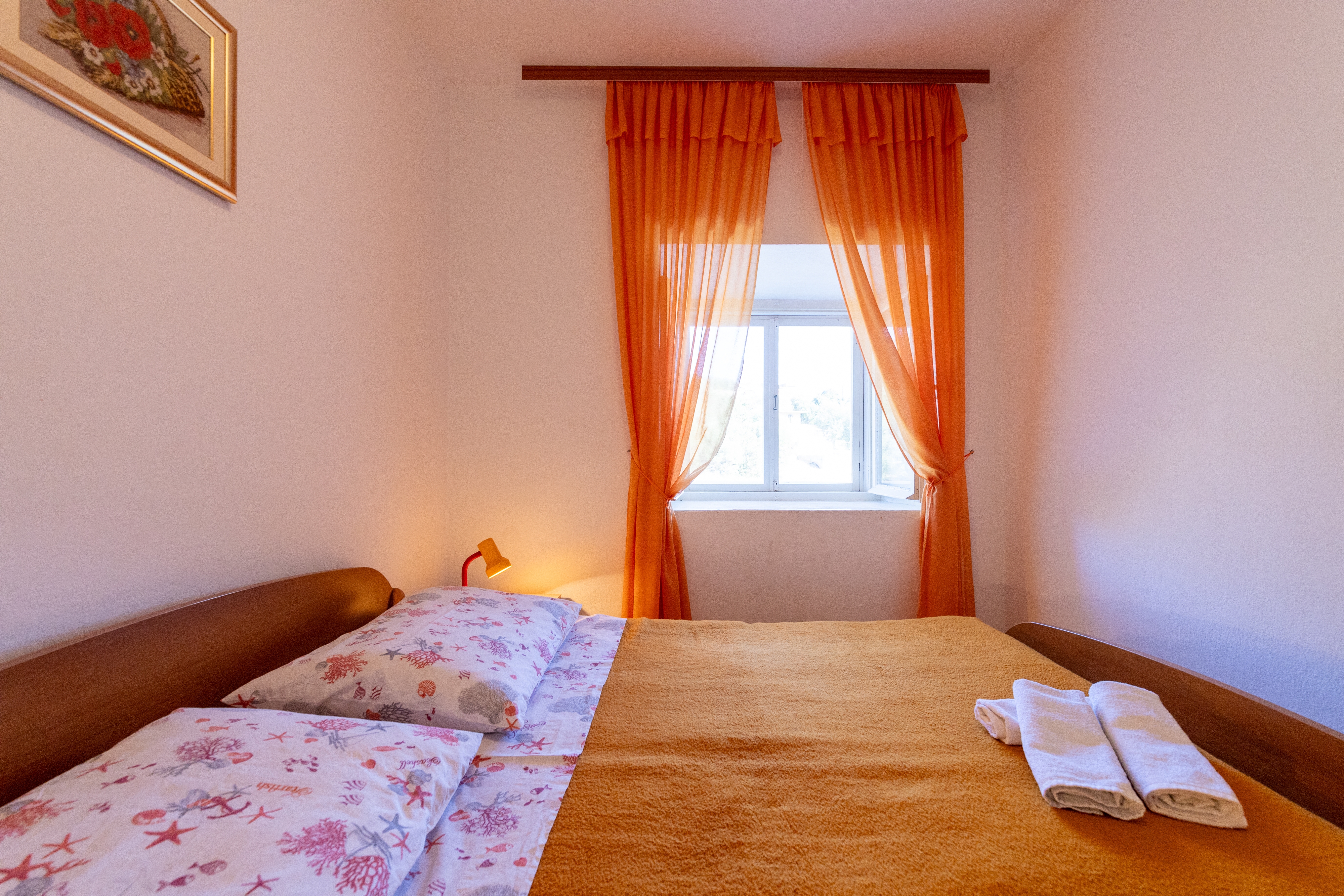 Three bedroom apartment near beach Cove Zarace (Gdinj), Hvar  A-b