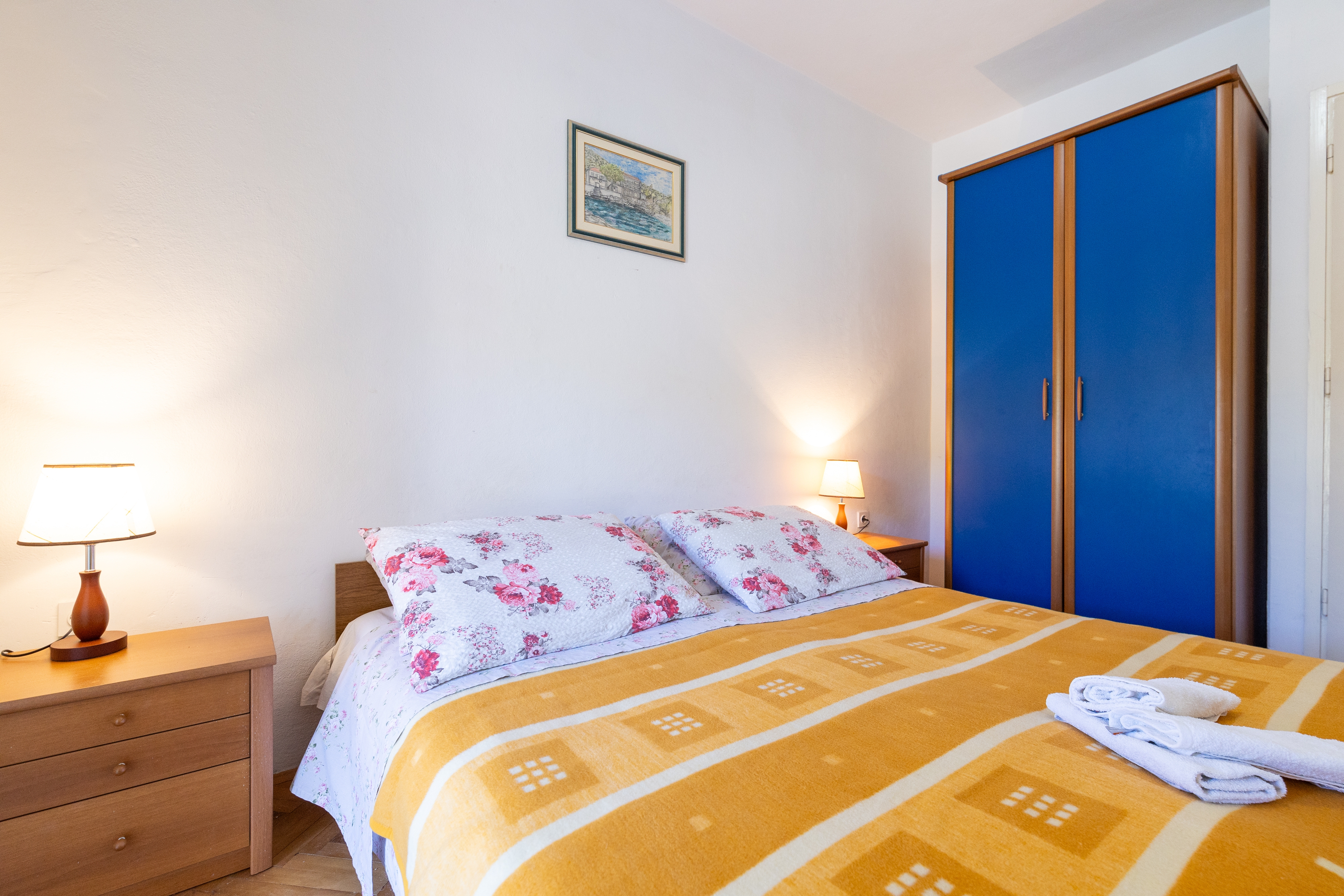 Three bedroom apartment near beach Cove Zarace (Gdinj), Hvar  A-b