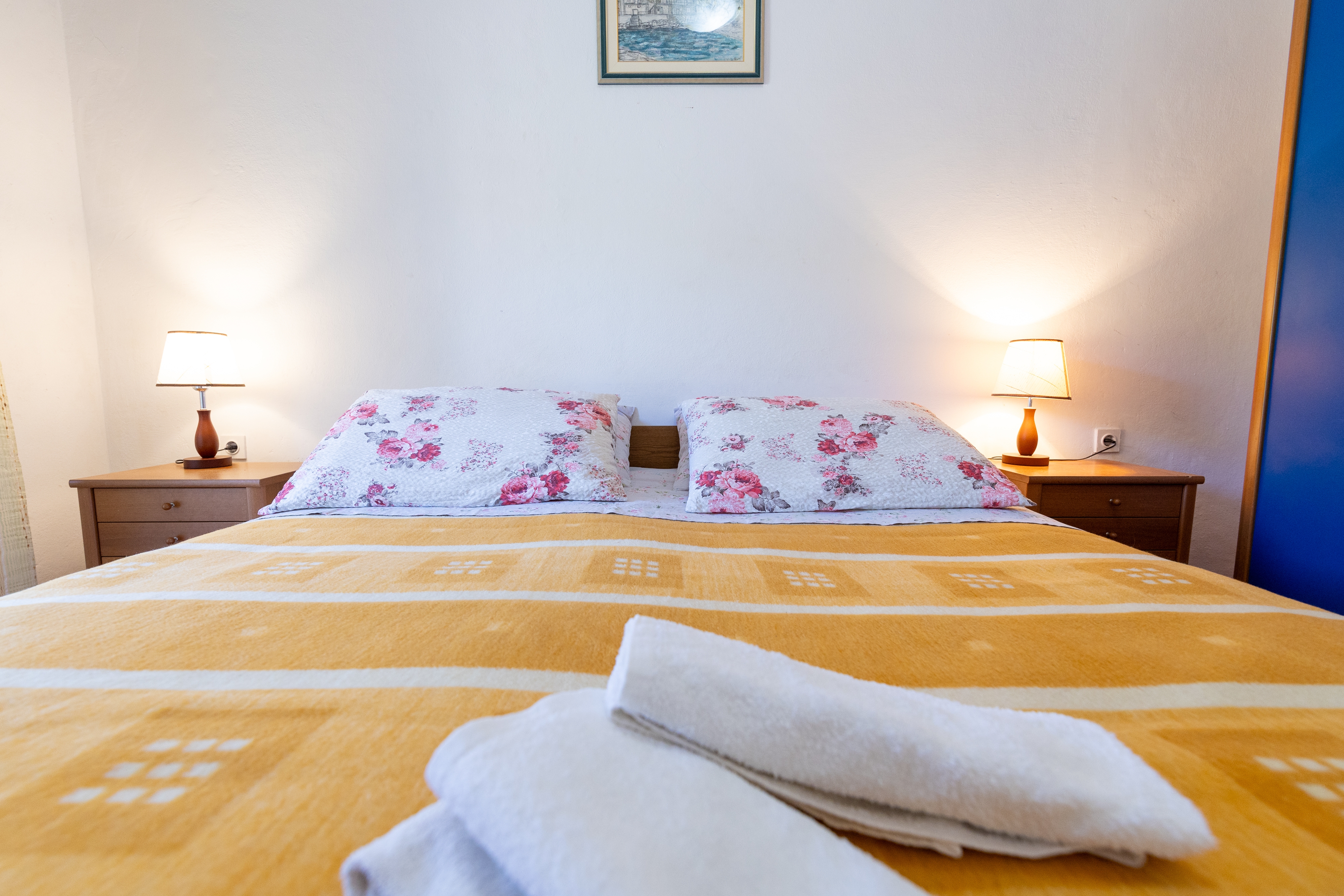 Three bedroom apartment near beach Cove Zarace (Gdinj), Hvar  A-b