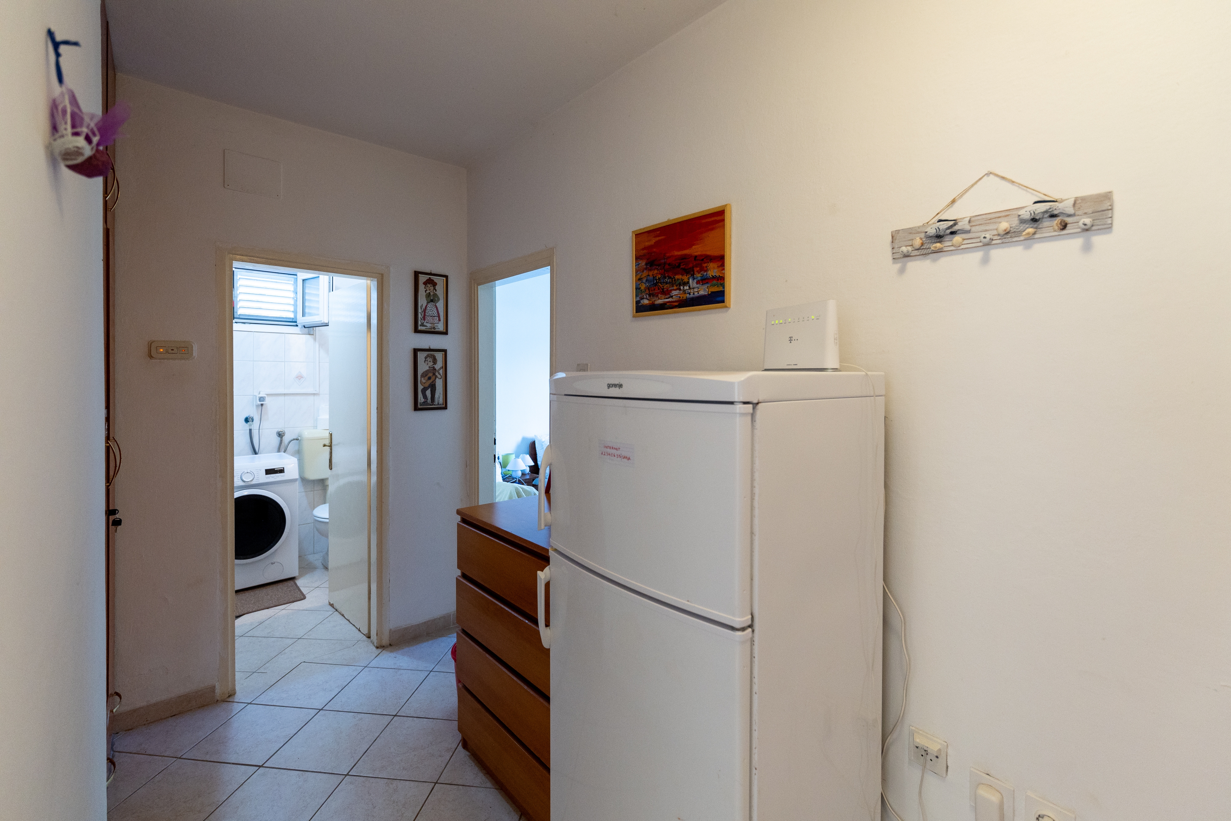 Three bedroom apartment near beach Cove Zarace (Gdinj), Hvar  A-b