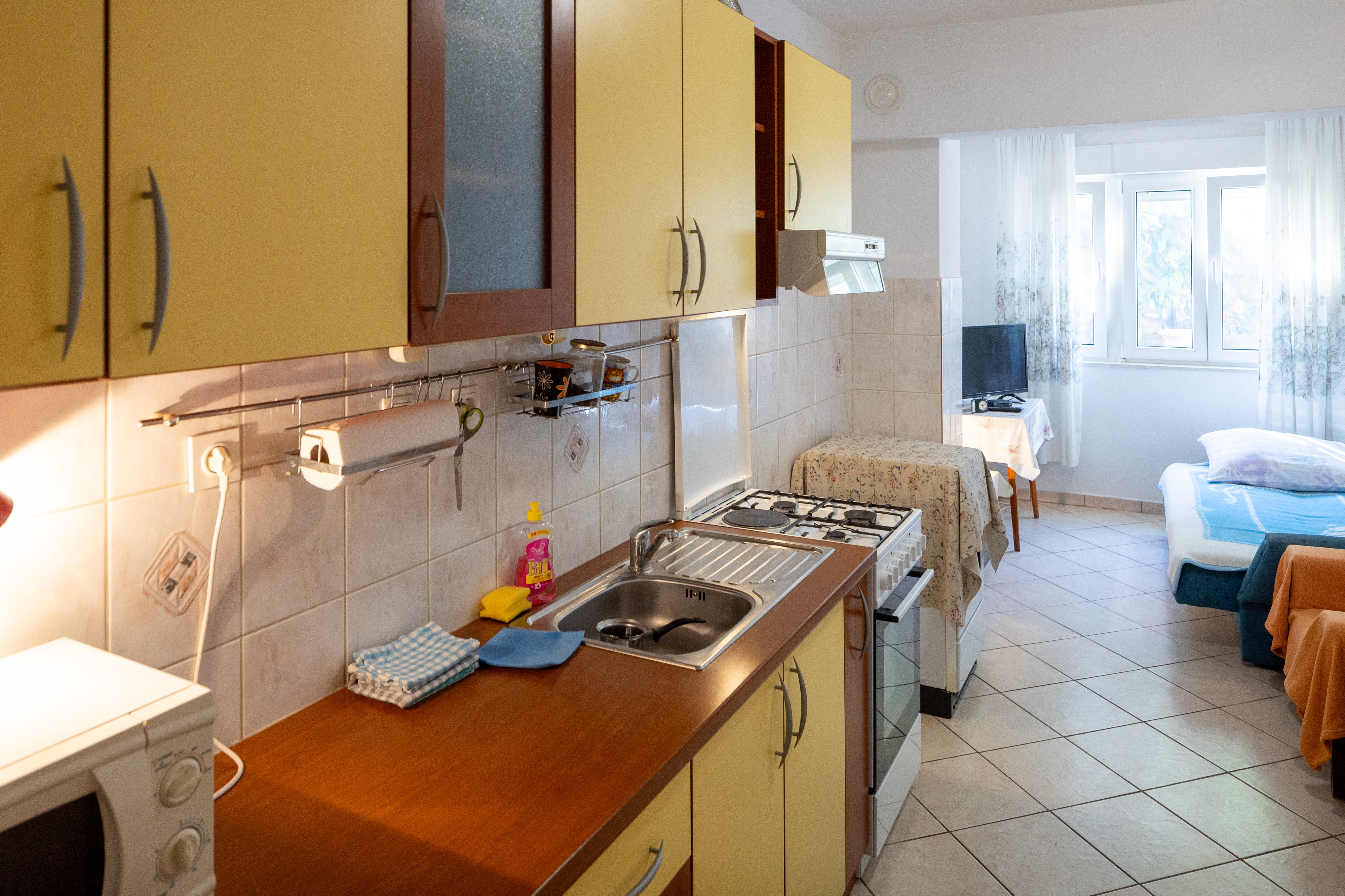 Three bedroom apartment near beach Cove Zarace (Gdinj), Hvar  A-b