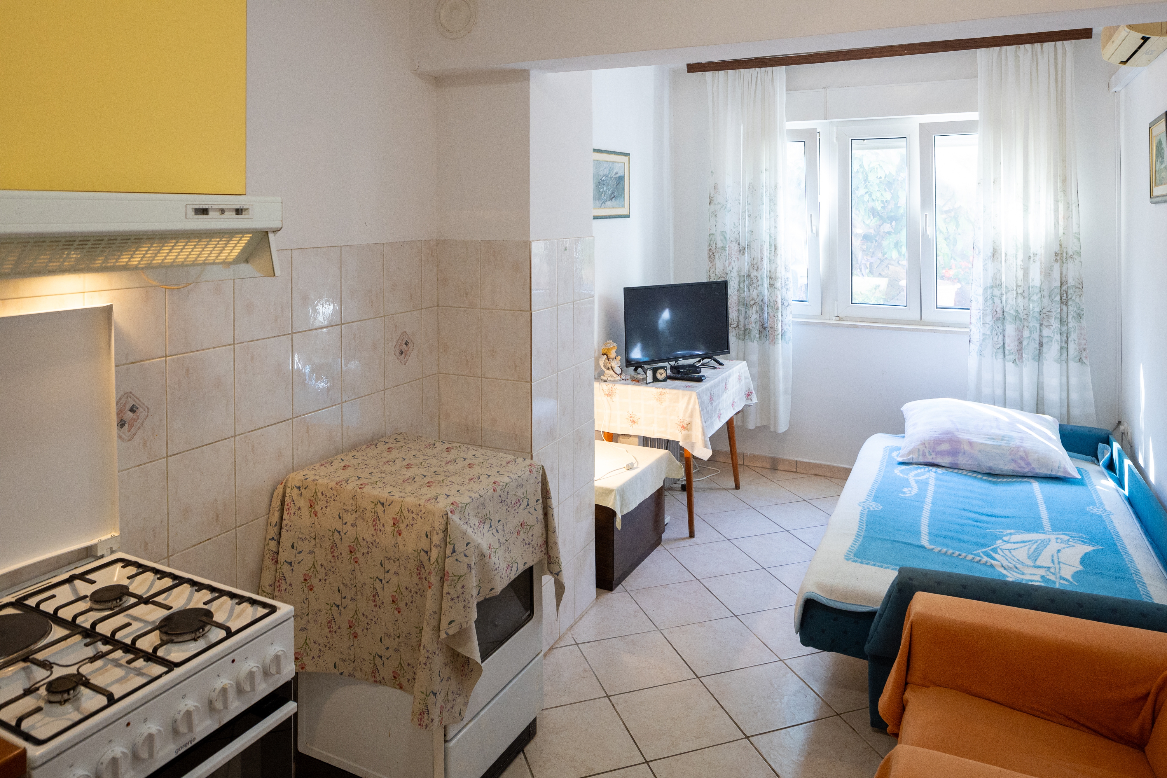 Three bedroom apartment near beach Cove Zarace (Gdinj), Hvar (A-2047-b) Three bedroom apartment near beach Cove Zarace (Gdinj), Hvar (A-2047-b)