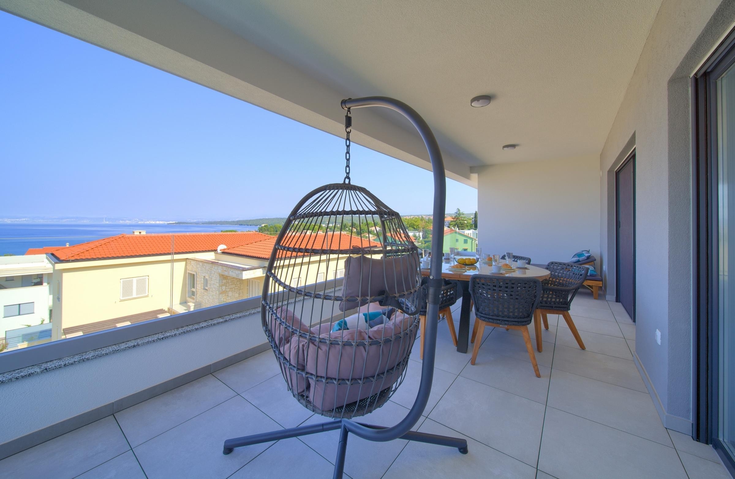 Three bedroom apartment with terrace and sea view Malinska, Krk  A-a