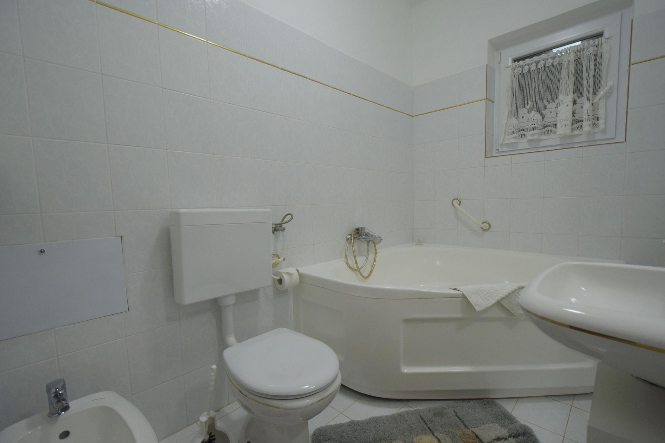 Three bedroom apartment with terrace and sea view Omišalj, Krk  A-a