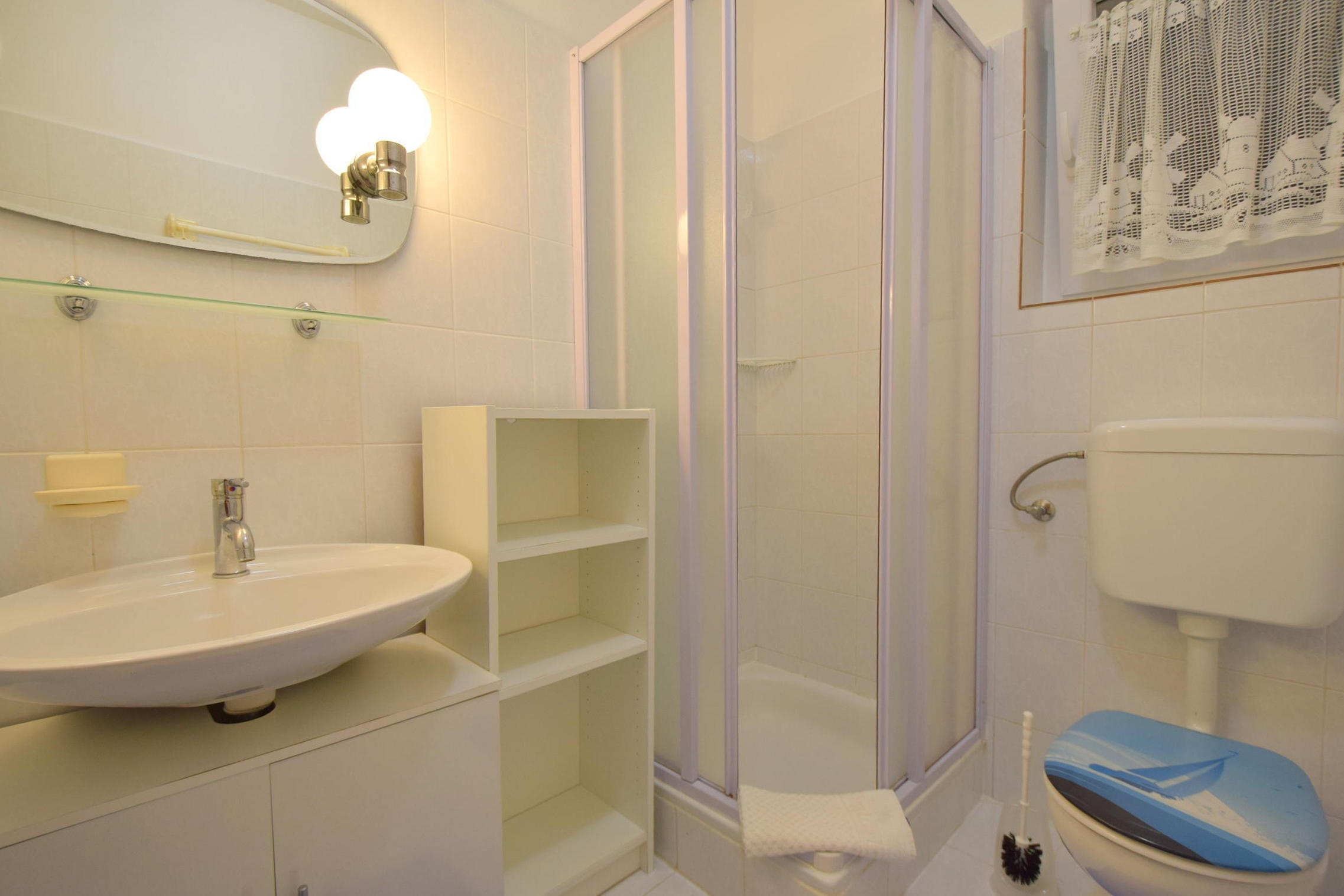 Three bedroom apartment with terrace and sea view Omišalj, Krk  A-a
