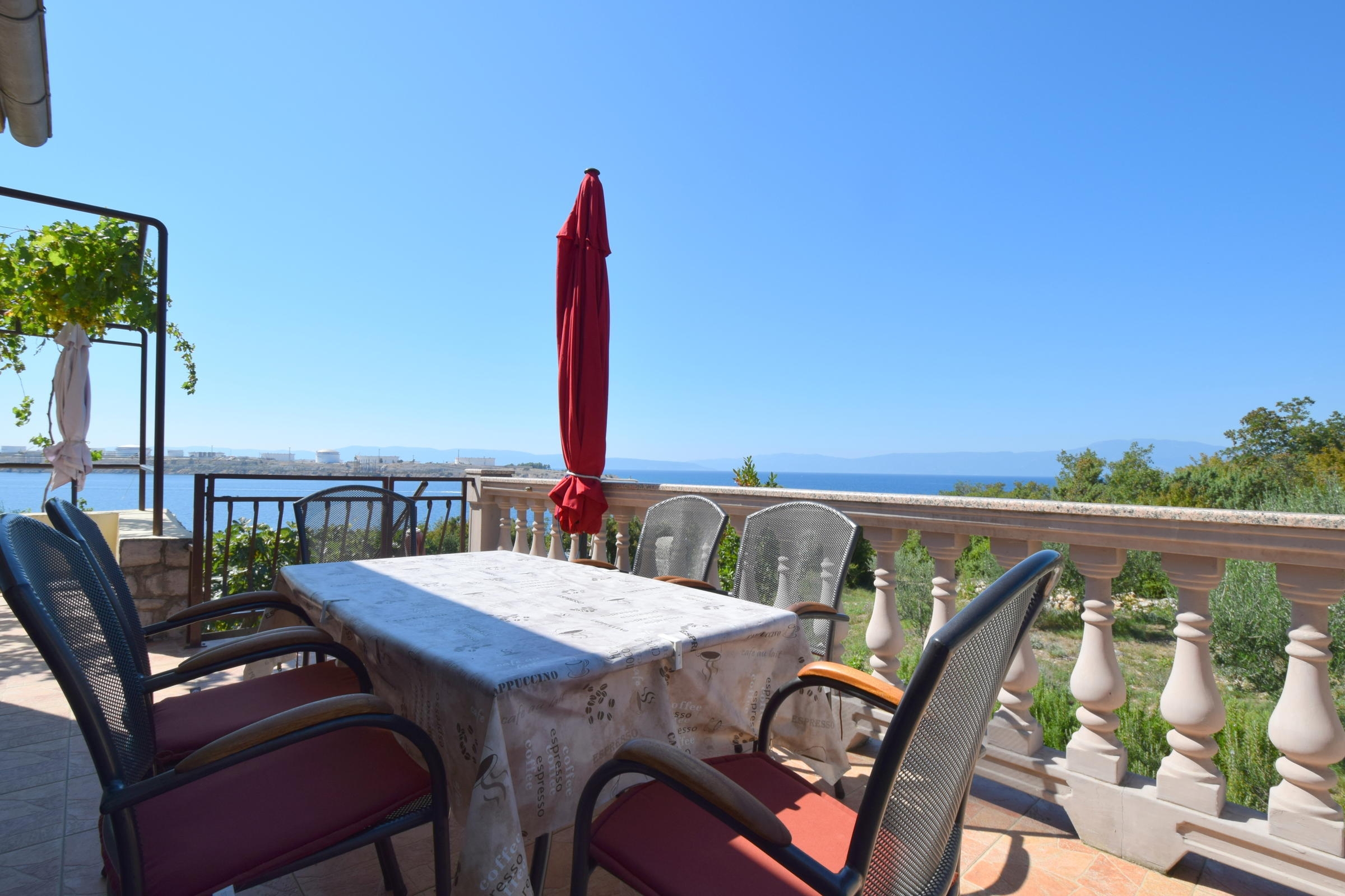 Three bedroom apartment with terrace and sea view Omišalj, Krk  A-a