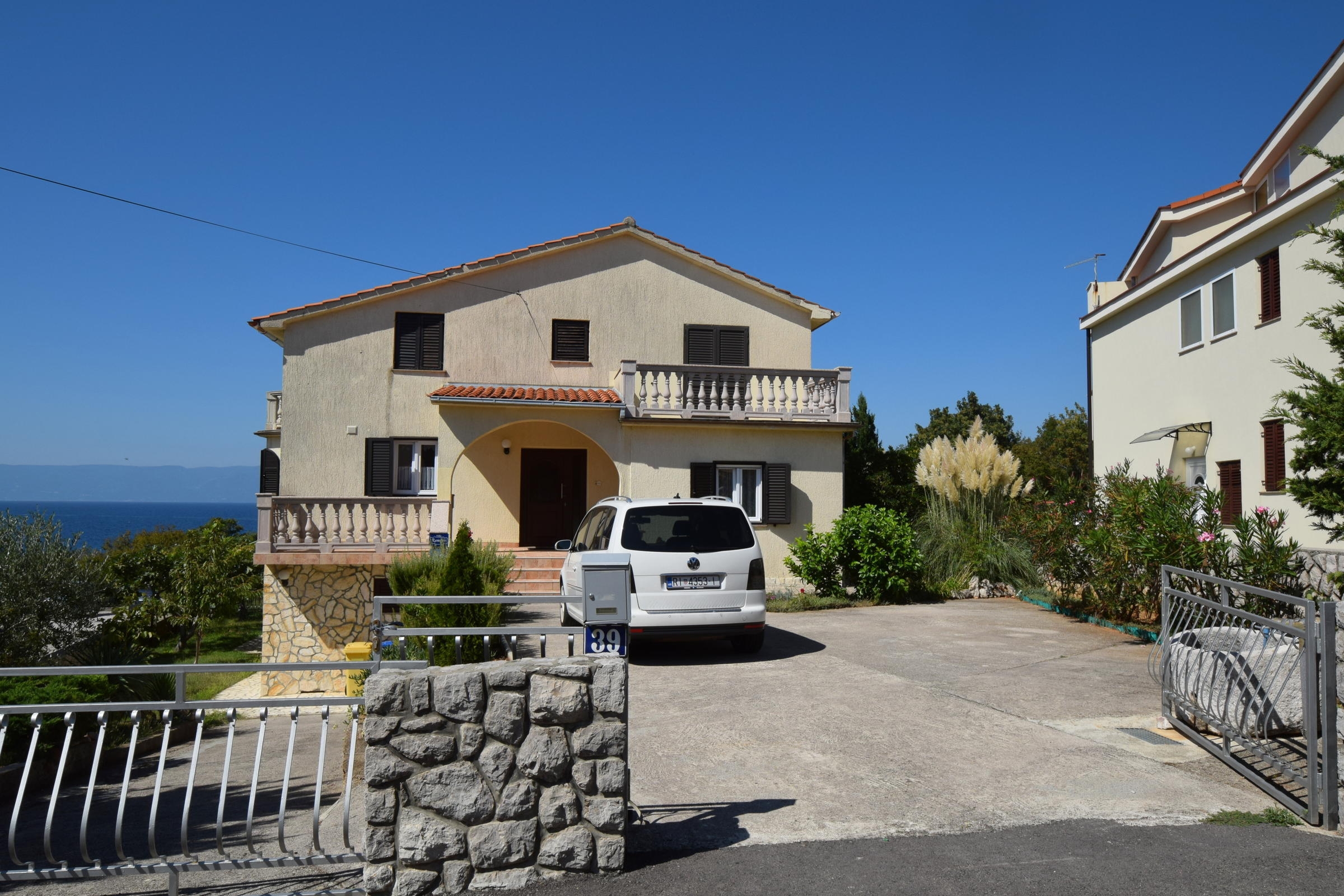 Three bedroom apartment with terrace and sea view Omišalj, Krk  A-a