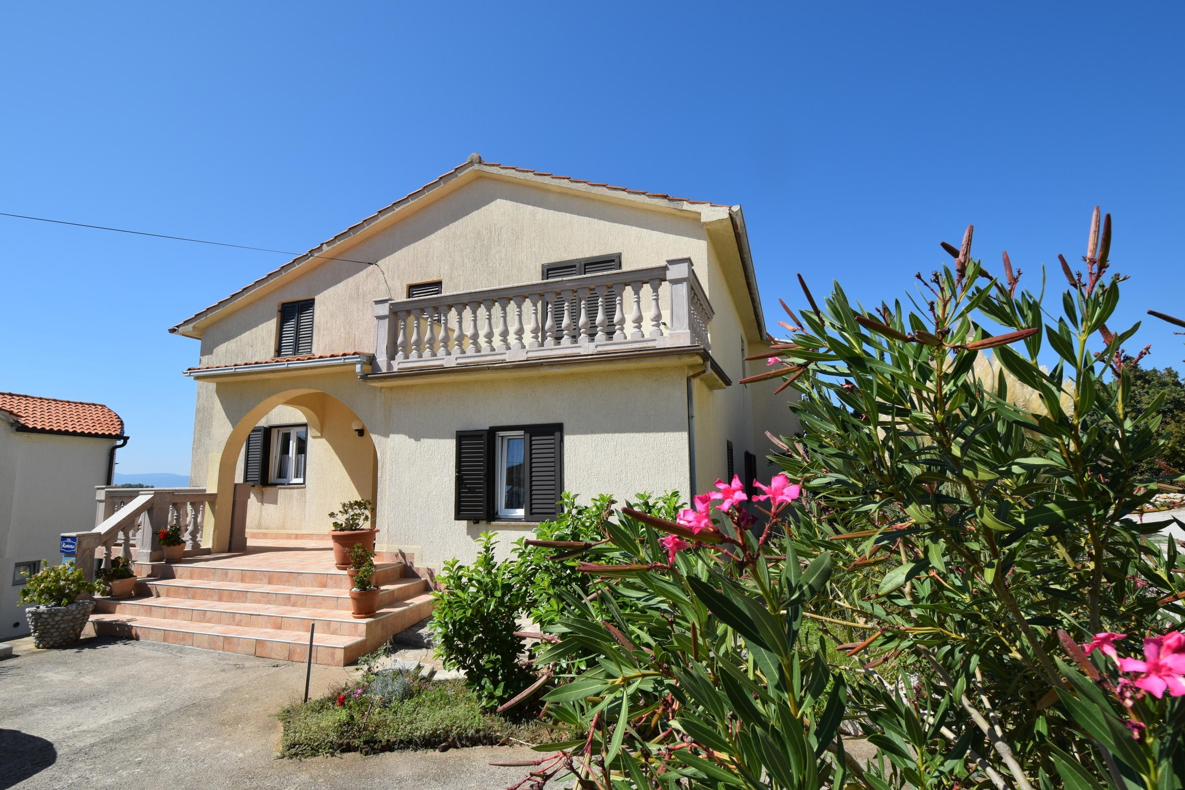 Three bedroom apartment with terrace and sea view Omišalj, Krk  A-a
