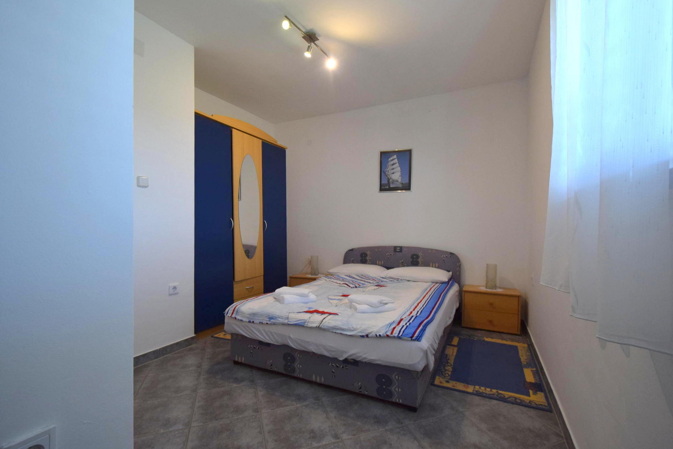 One bedroom apartment with terrace and sea view Omišalj, Krk  A-a