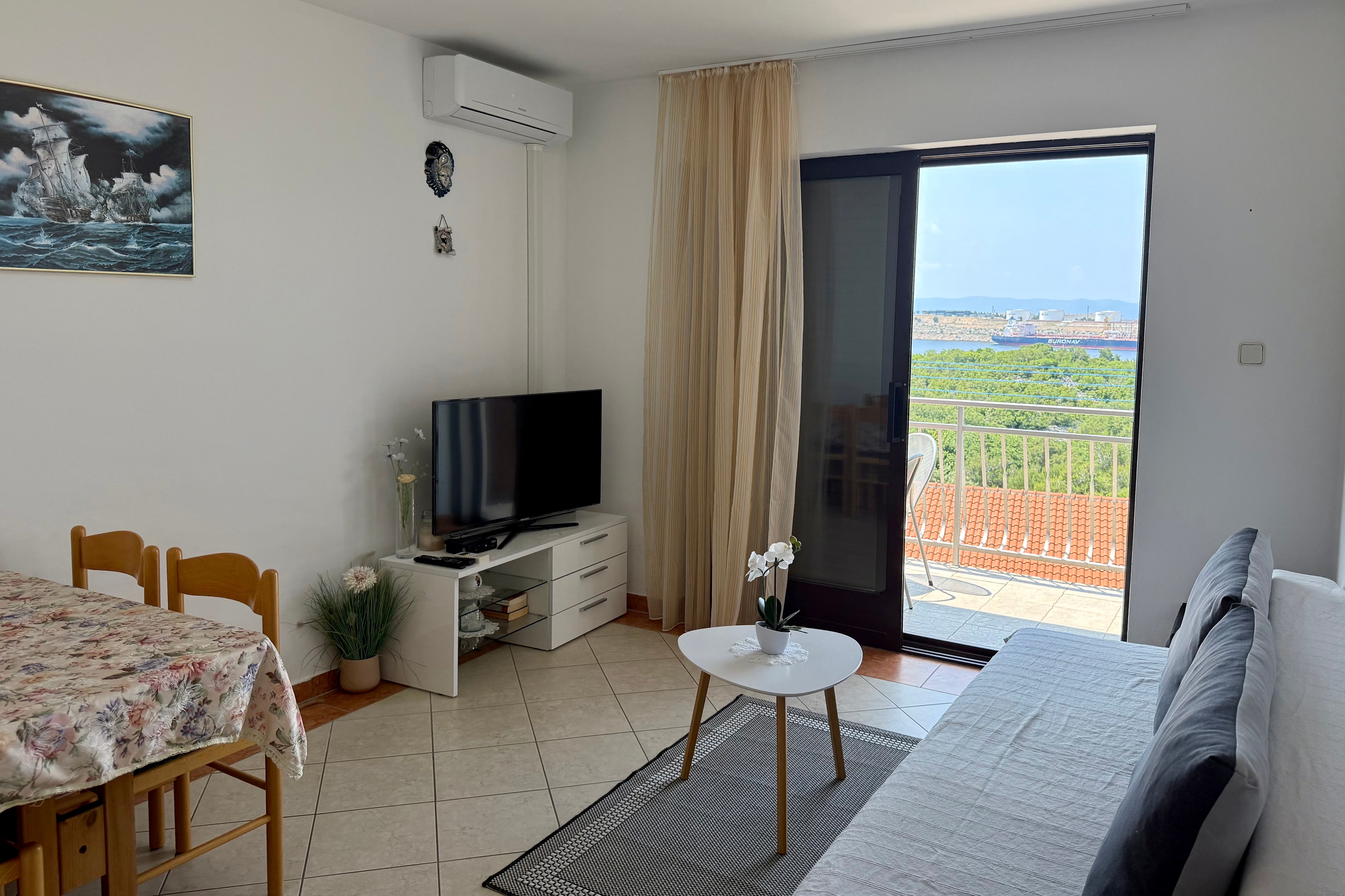 One bedroom apartment with terrace and sea view Omišalj, Krk (A-20472-a) One bedroom apartment with terrace and sea view Omišalj, Krk (A-20472-a)