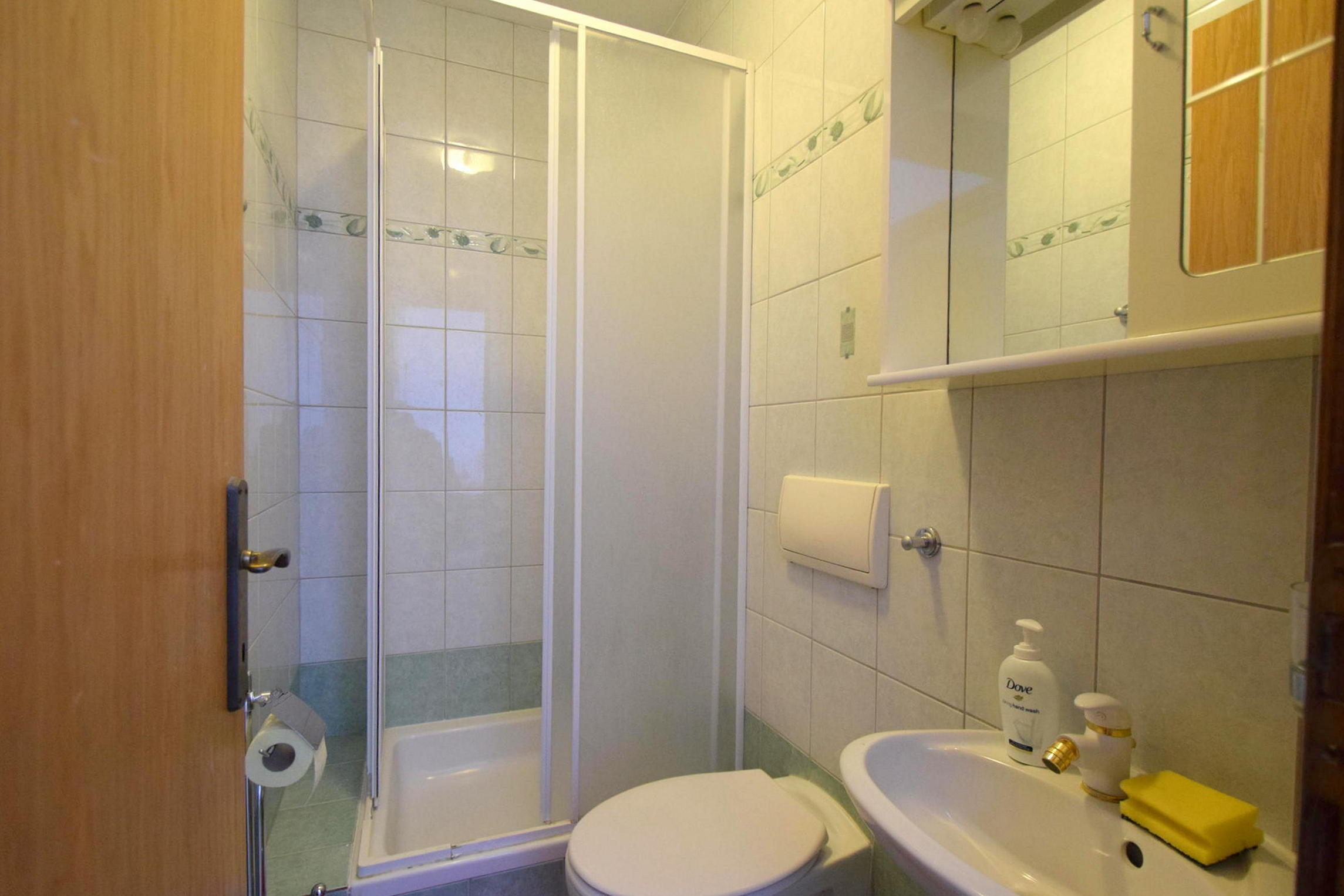 One bedroom apartment with terrace and sea view Omišalj, Krk  A-b