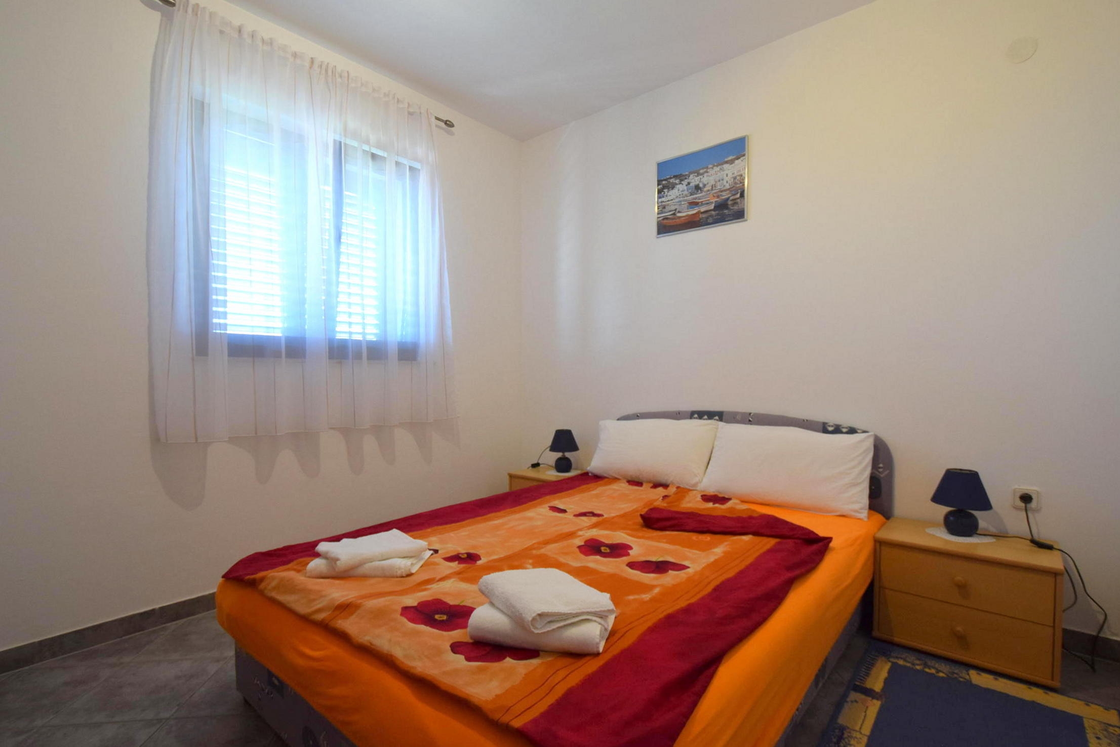 One bedroom apartment with terrace and sea view Omišalj, Krk  A-b