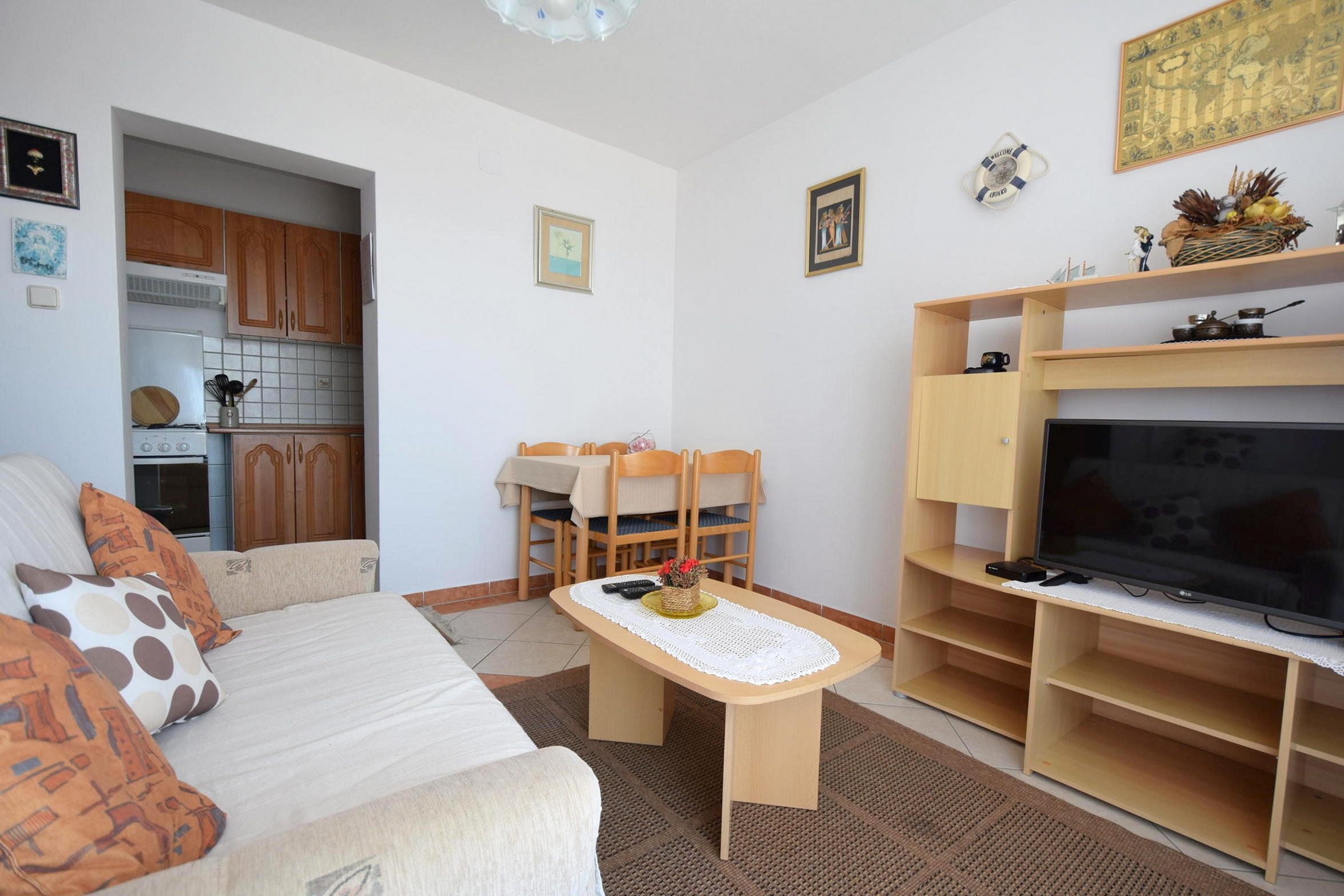 One bedroom apartment with terrace and sea view Omišalj, Krk  A-b