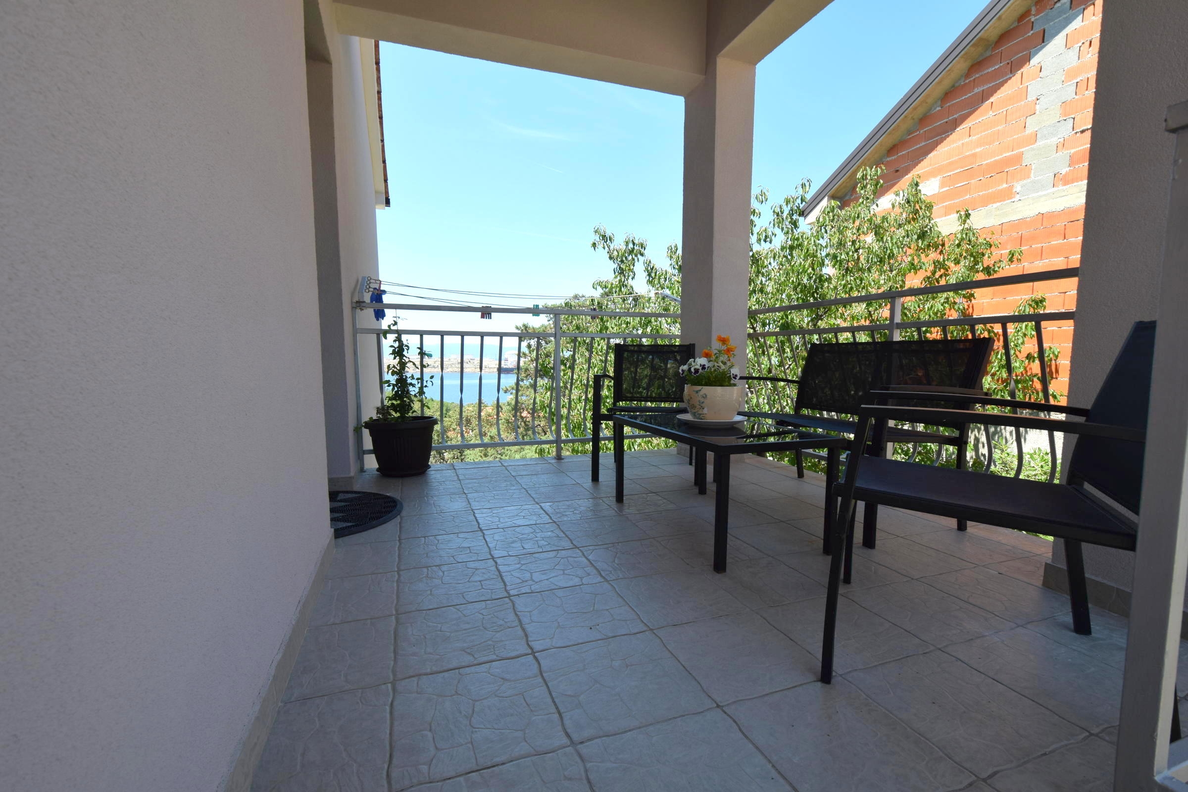 One bedroom apartment with terrace and sea view Omišalj, Krk  A-b