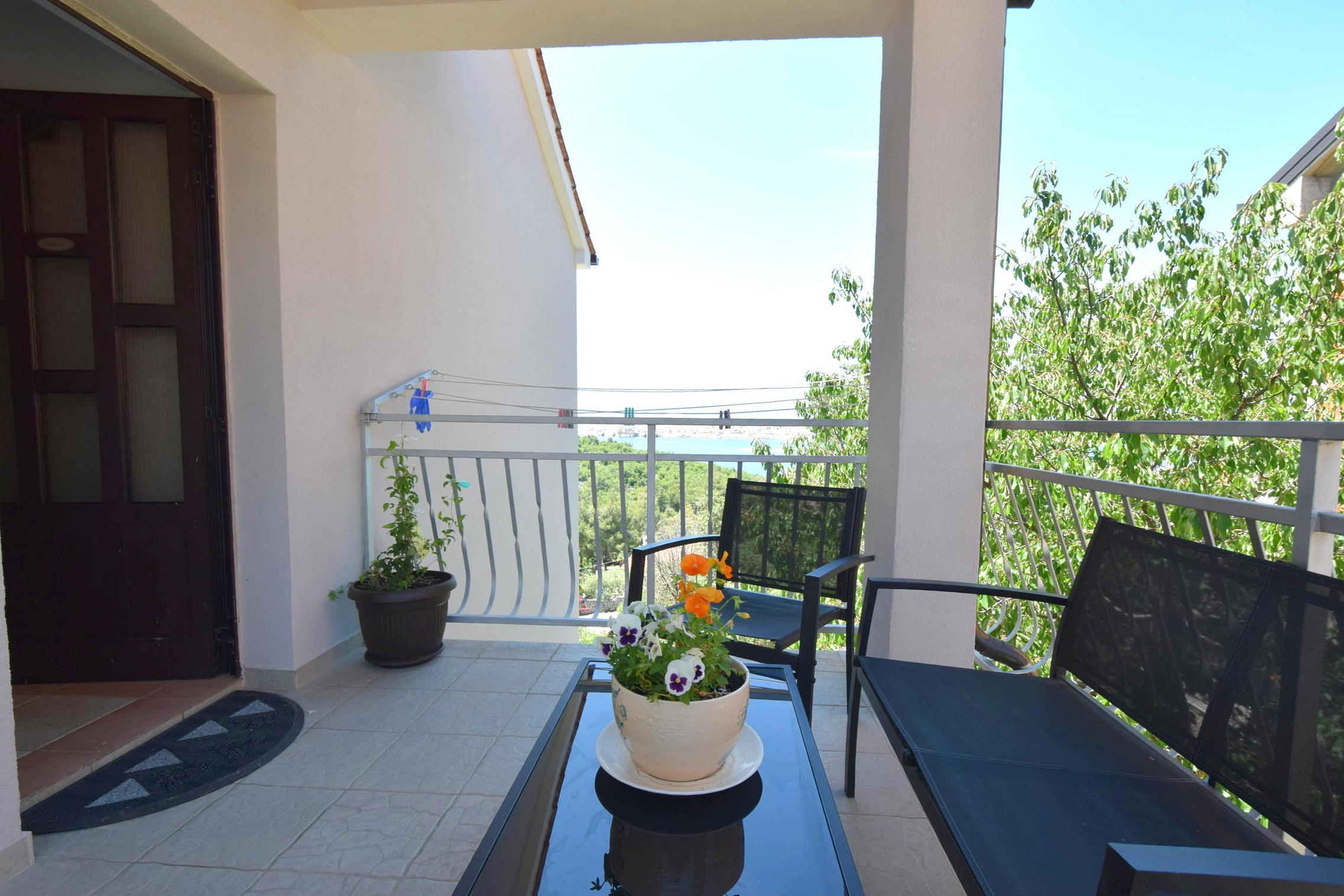 One bedroom apartment with terrace and sea view Omišalj, Krk  A-b