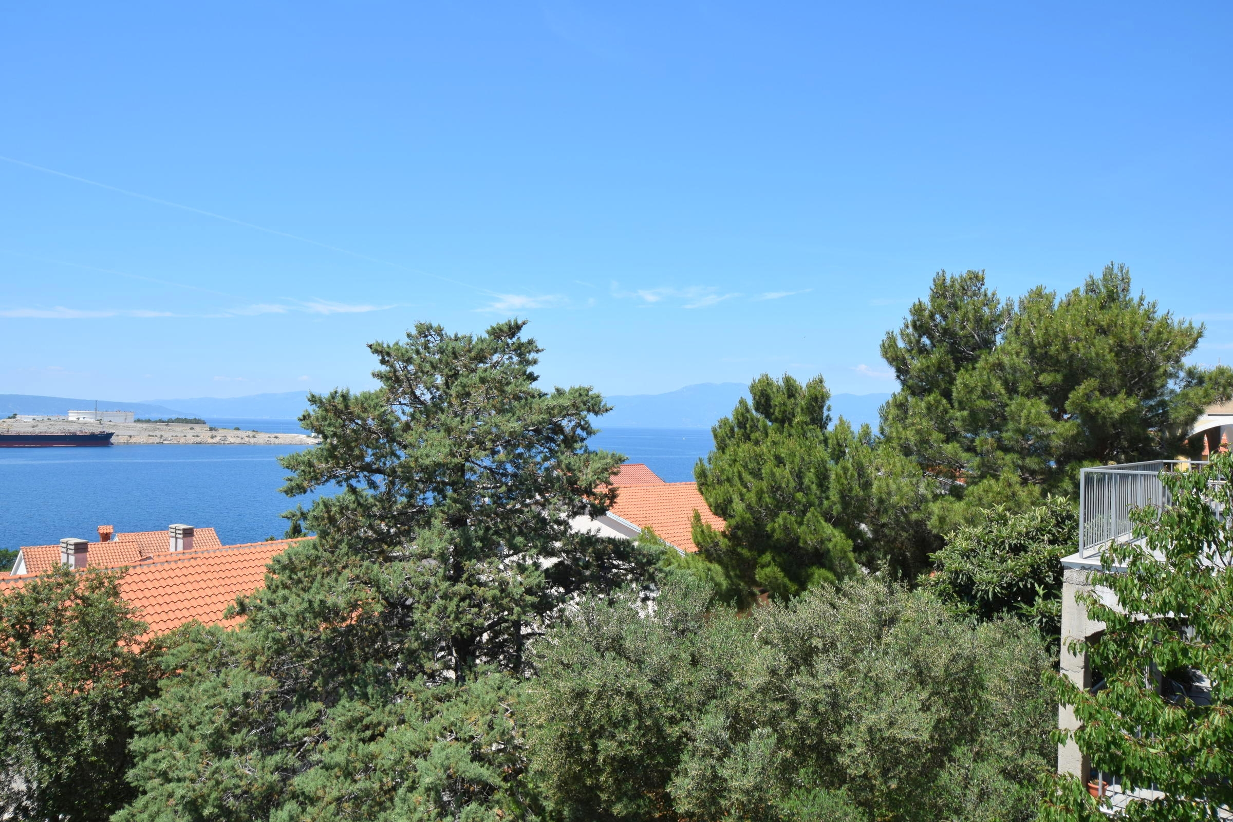 One bedroom apartment with terrace and sea view Omišalj, Krk  A-b
