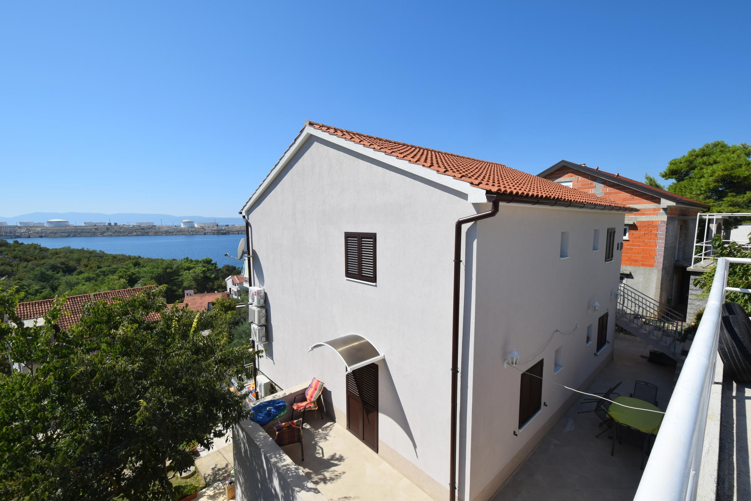 One bedroom apartment with terrace and sea view Omišalj, Krk  A-a