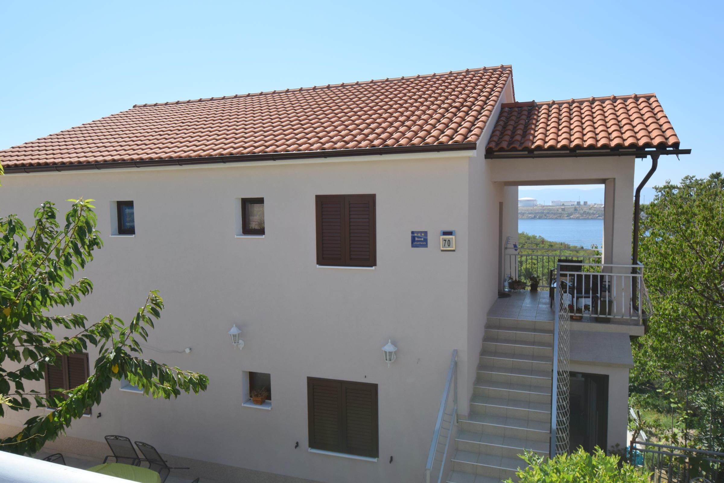 One bedroom apartment with terrace and sea view Omišalj, Krk  A-a