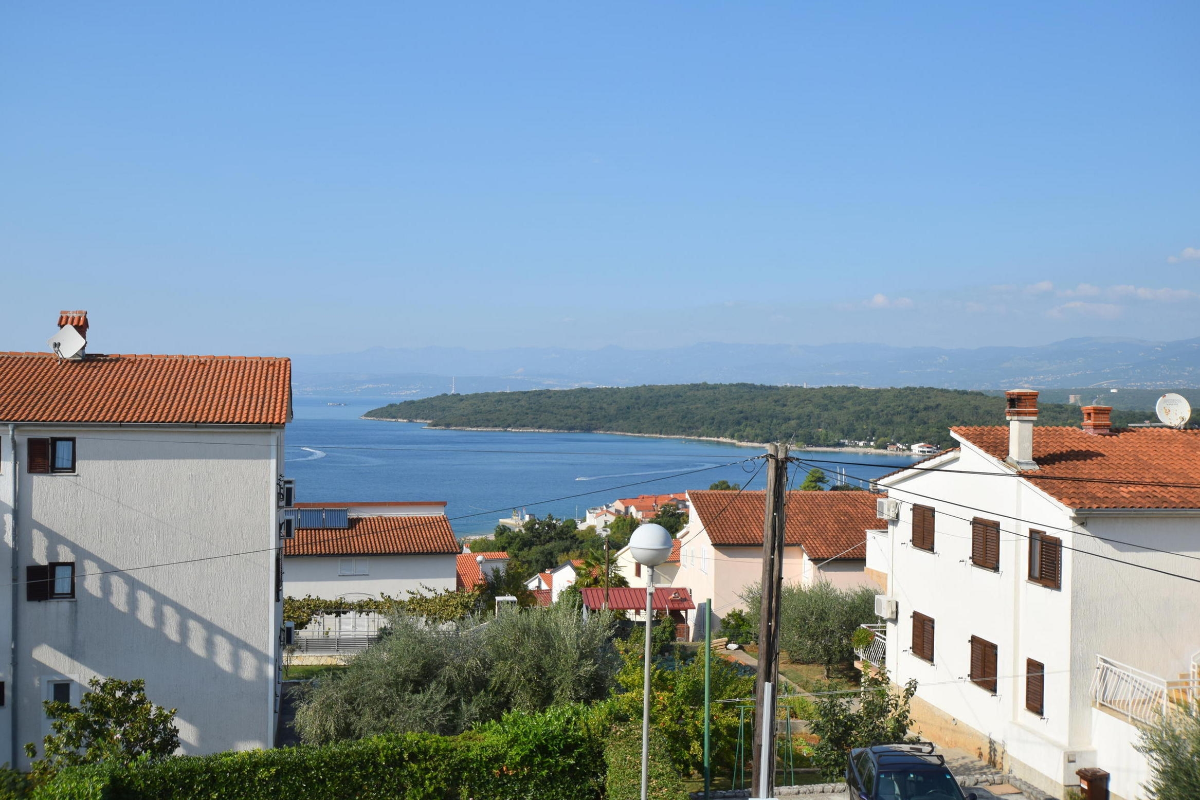 Three bedroom apartment with terrace and sea view Njivice, Krk  A-a