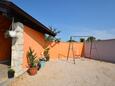 Sveti Anton, Krk, Tuin 20477 - Appartementen with pebble beach.