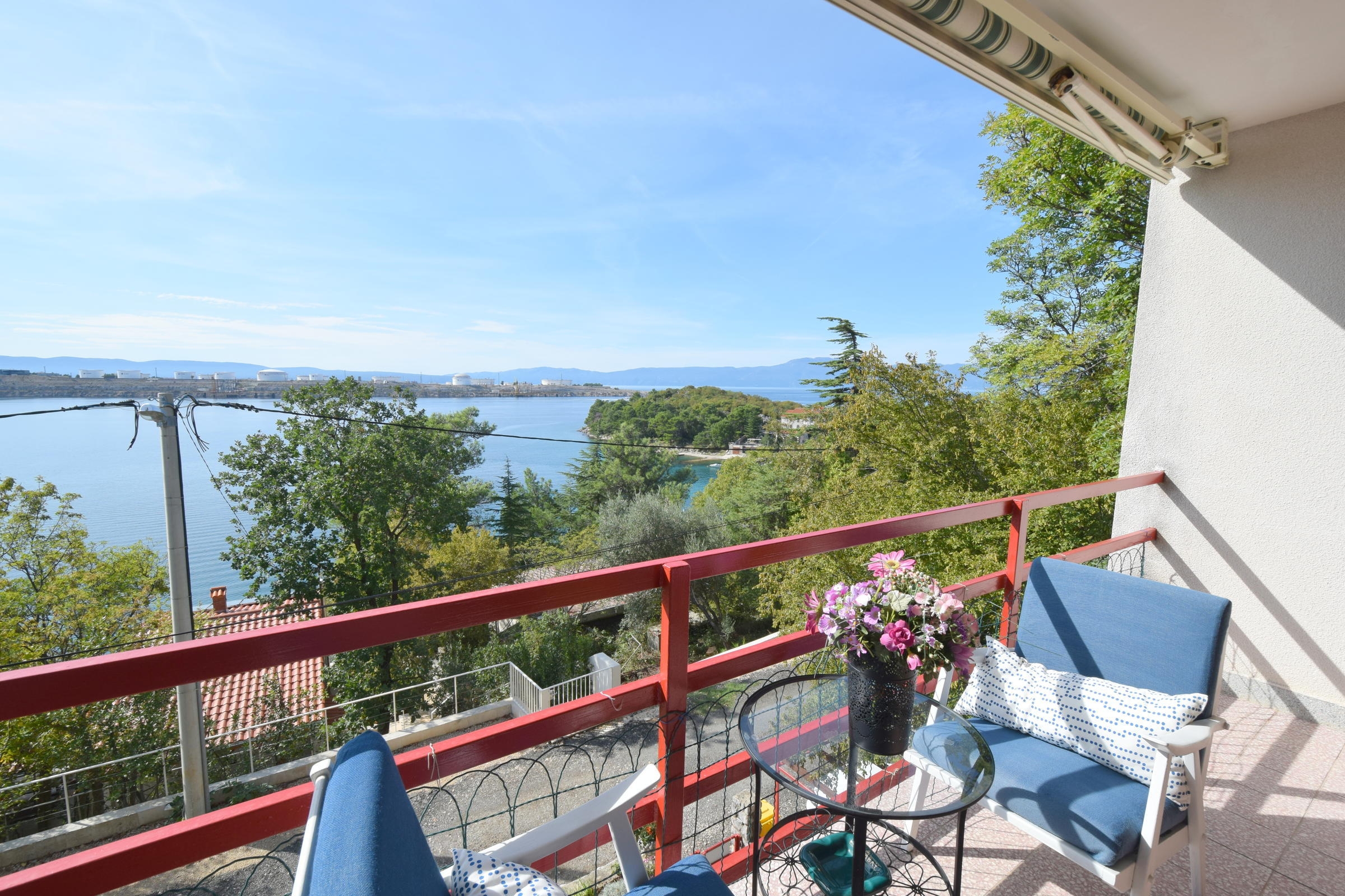 Two bedroom apartment with terrace and sea view Omišalj, Krk  A-a