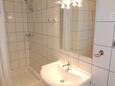 Ванная комната Brzac, Ванная комната в размещении типа apartment, WiFi.