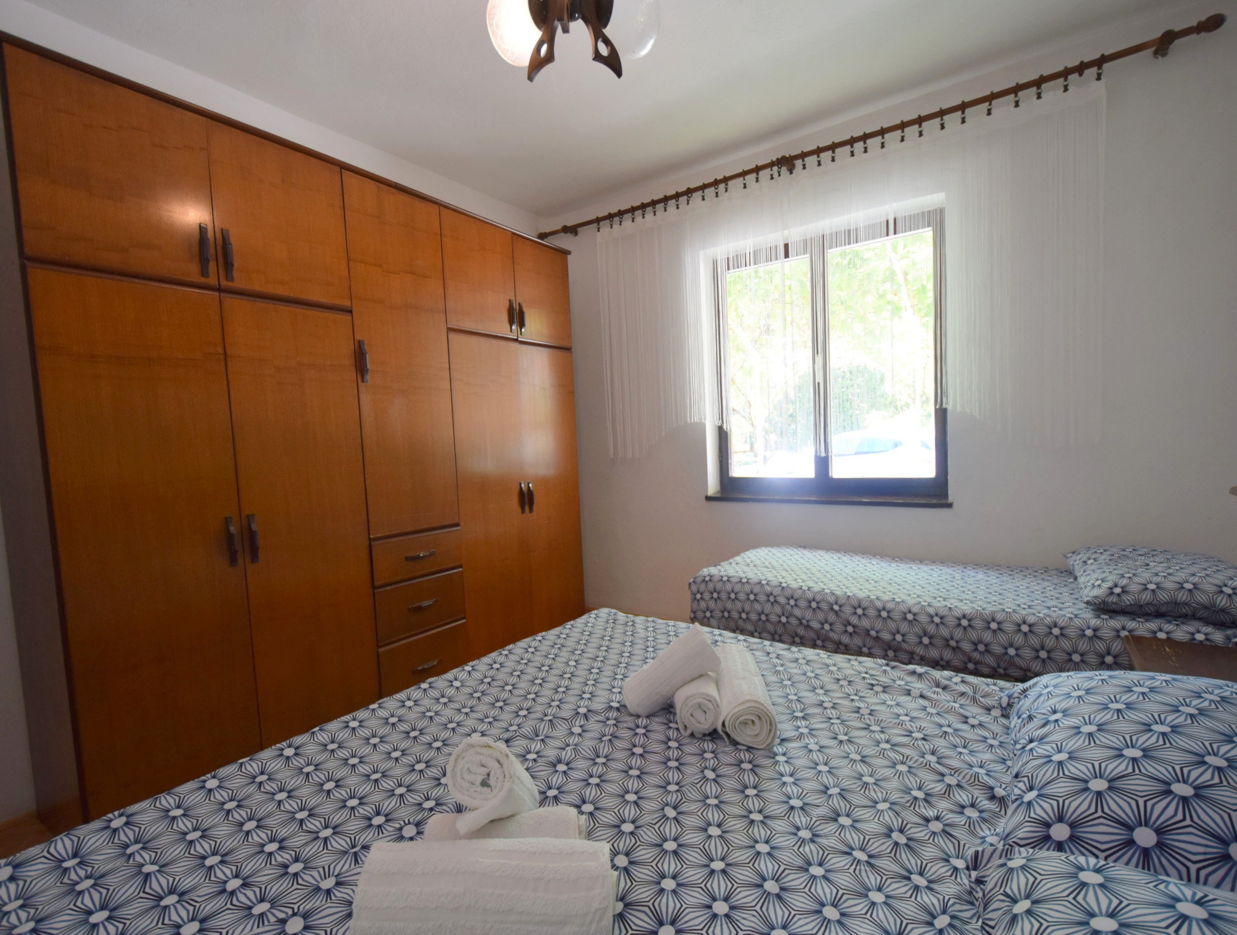 Three bedroom apartment with terrace Omišalj, Krk  A-a