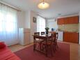 Njivice, Kitchen in the apartment, air condition available and WiFi.