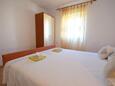 Njivice, Спальня 1 в размещении типа apartment, WiFi.